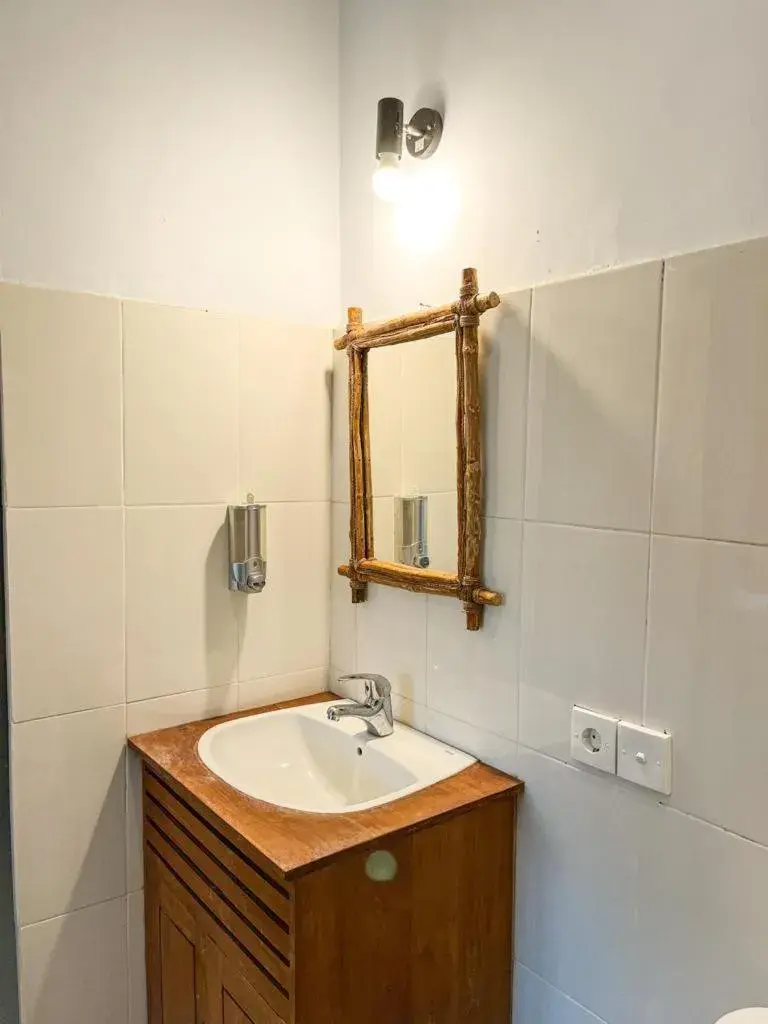 Bathroom in Dono Guest House