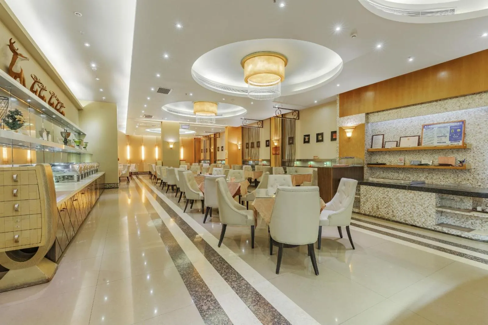 Restaurant/Places to Eat in Oscar Hotel