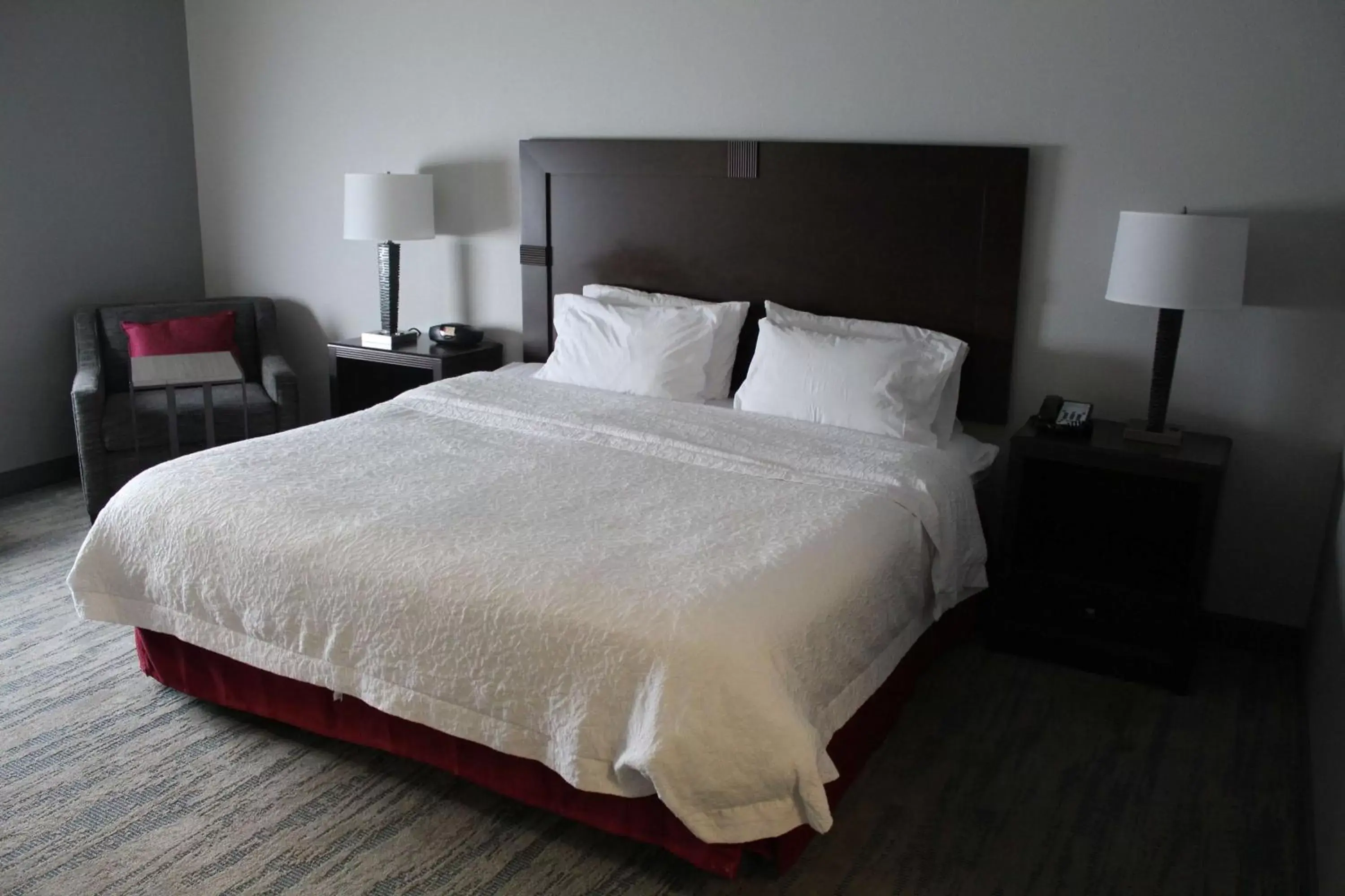 Living room, Bed in Hampton Inn Indianapolis NW/Zionsville