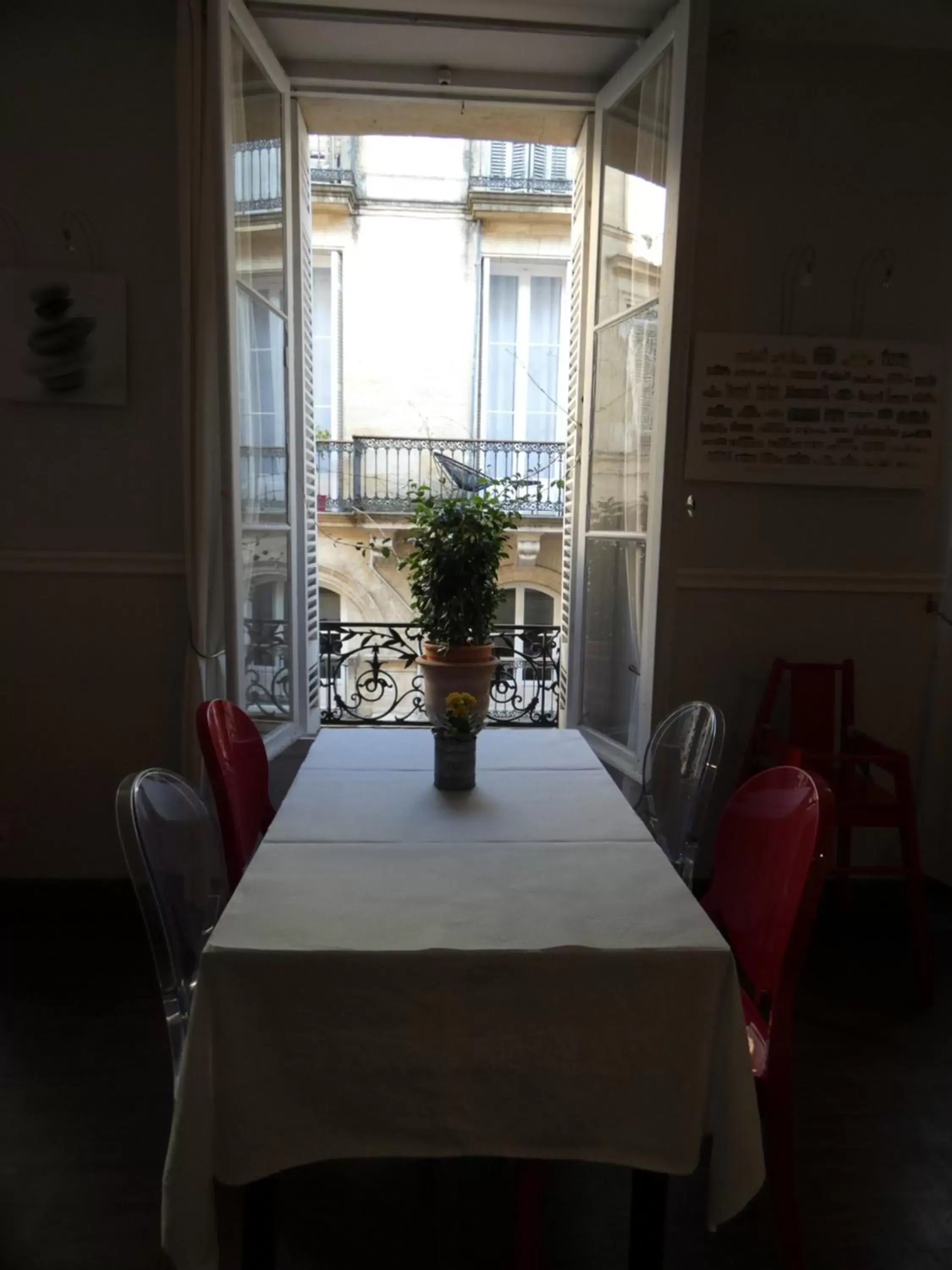 Restaurant/places to eat, Dining Area in Brit Hotel Des Grands Hommes - Bordeaux Centre