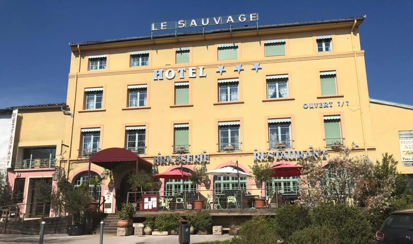 Property building in Hôtel Le Sauvage