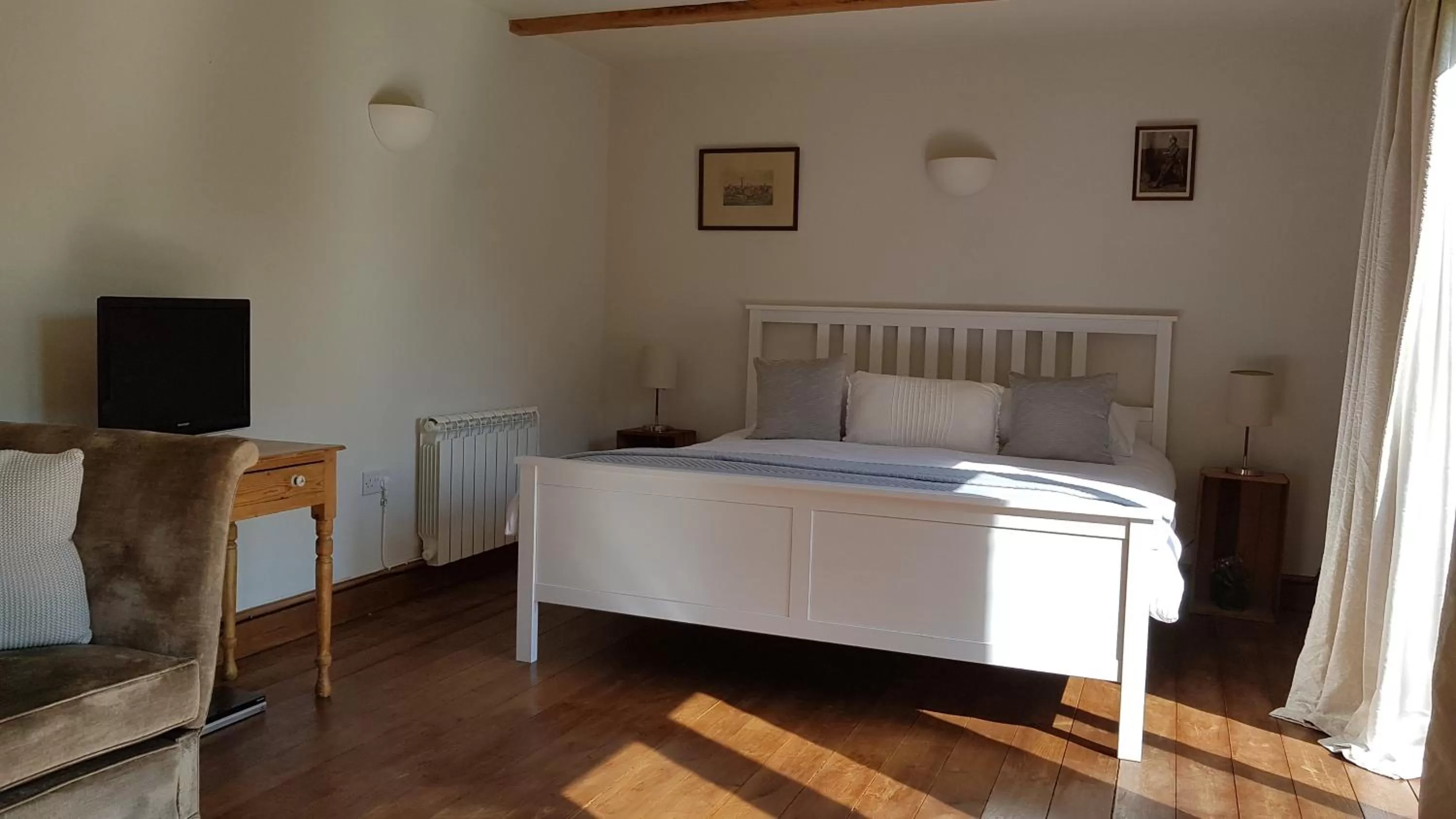 Bed in Wilderness B&B 3 Self Contained Rooms Nr Sissinghurst