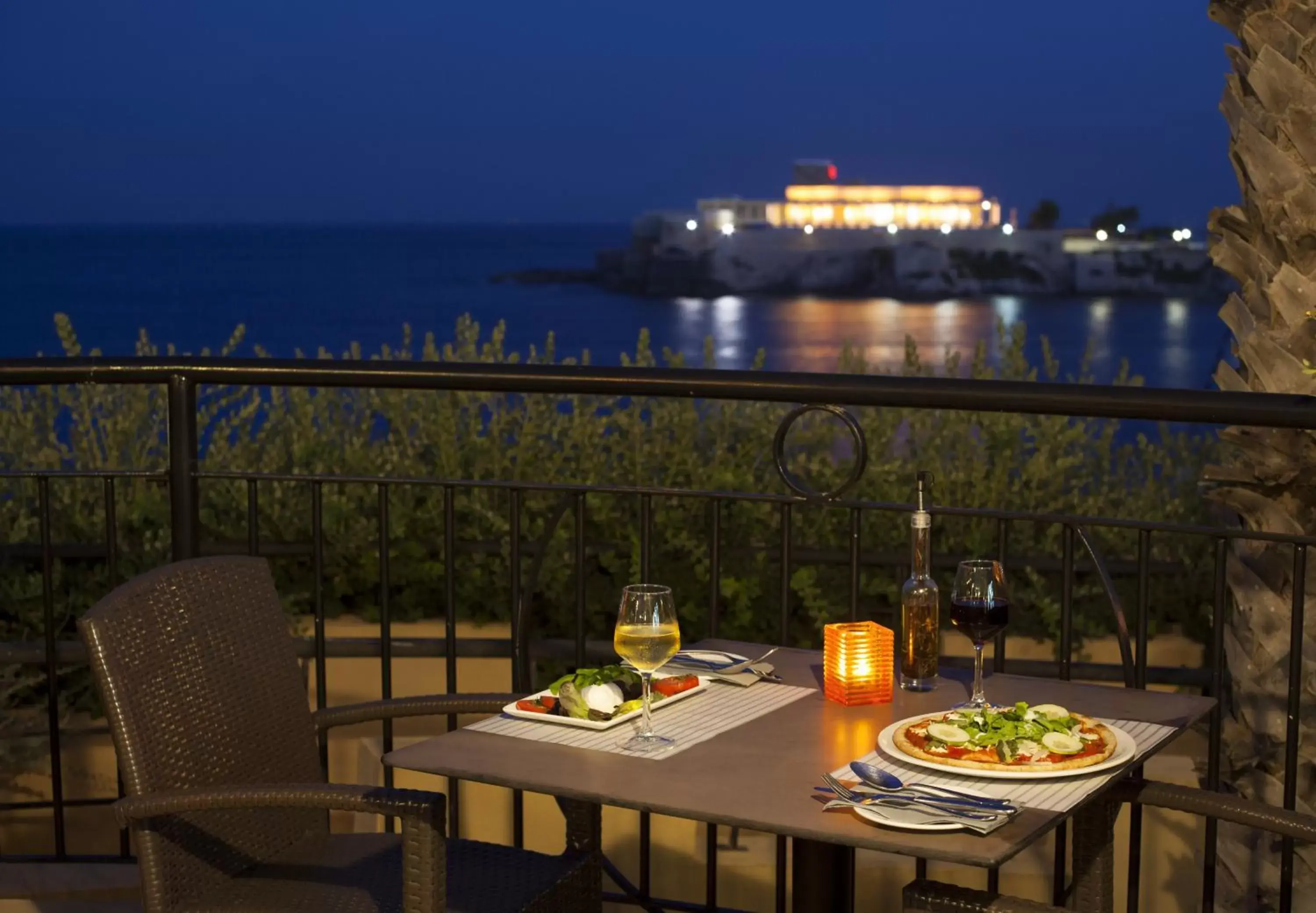 Restaurant/places to eat in Marina Hotel Corinthia Beach Resort Malta