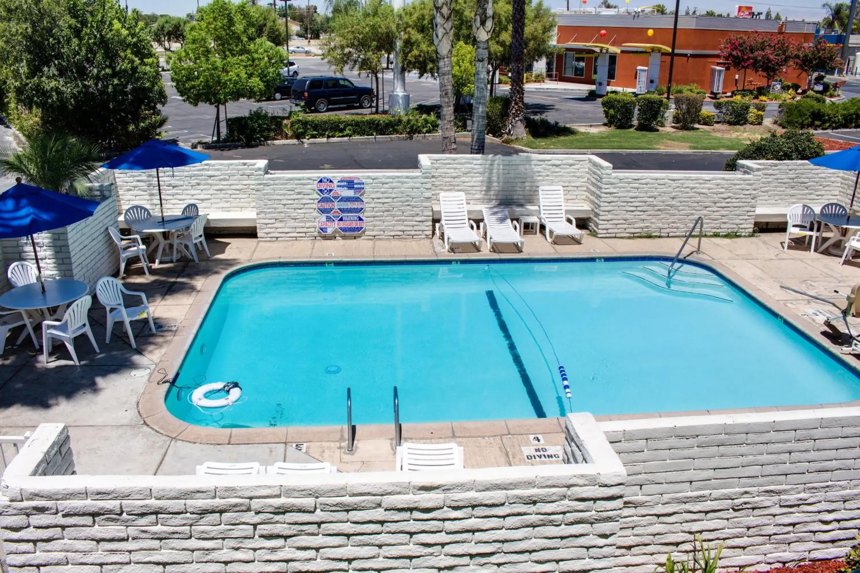 Swimming Pool in Motel 6-Bakersfield, CA - South