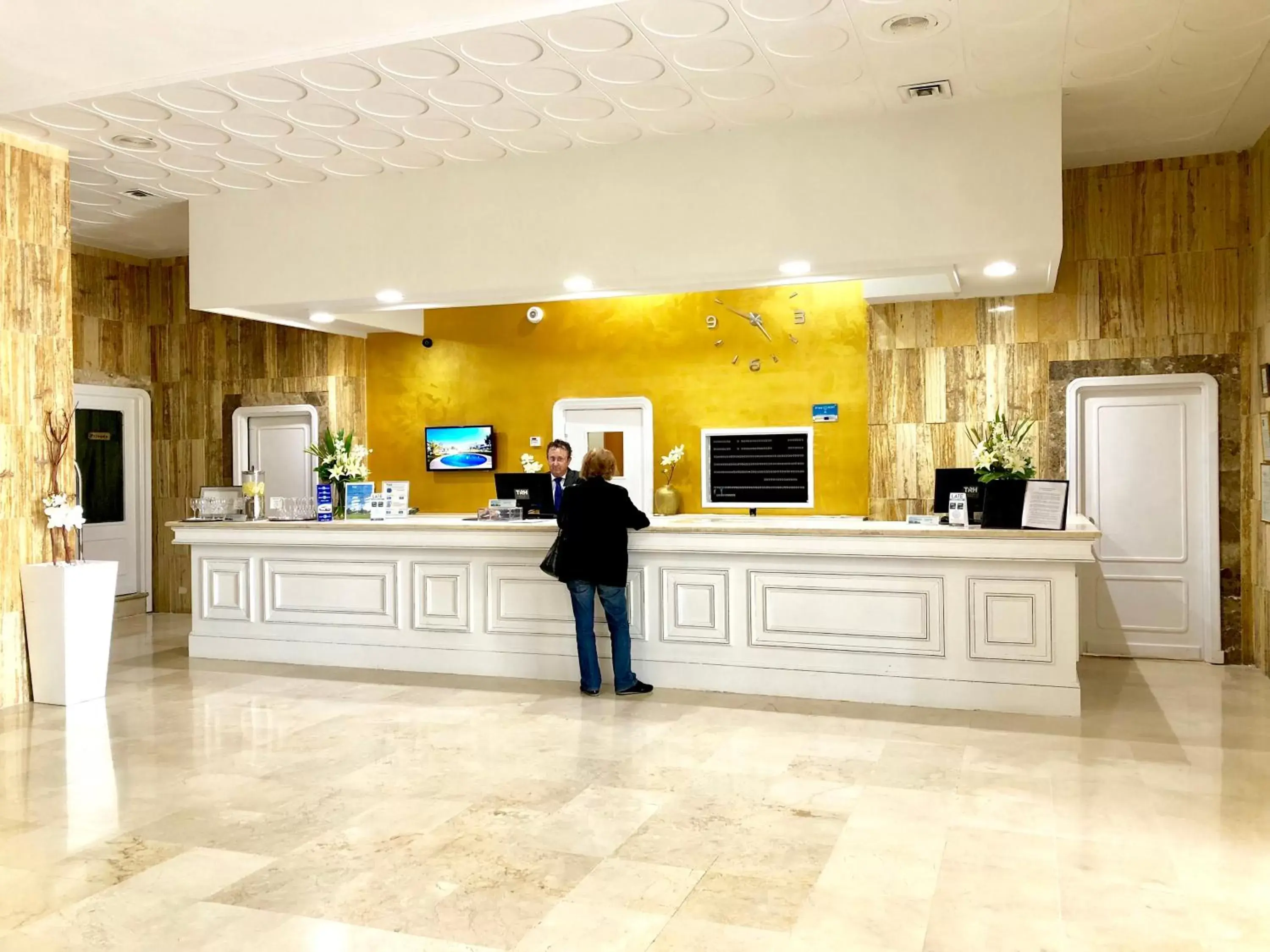 Lobby or reception, Lobby/Reception in TRH Paraíso