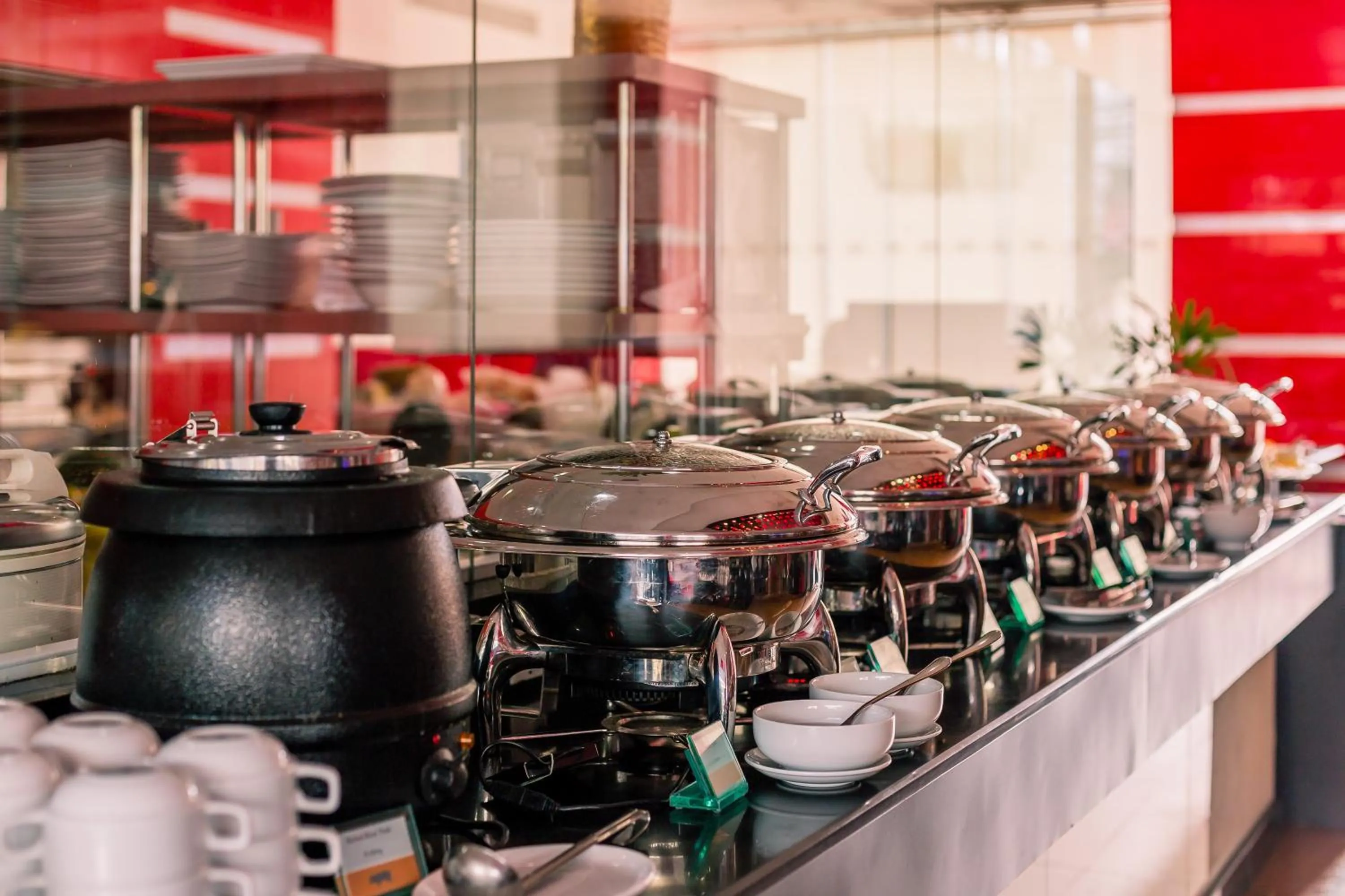 Restaurant/places to eat in Nova Platinum Hotel