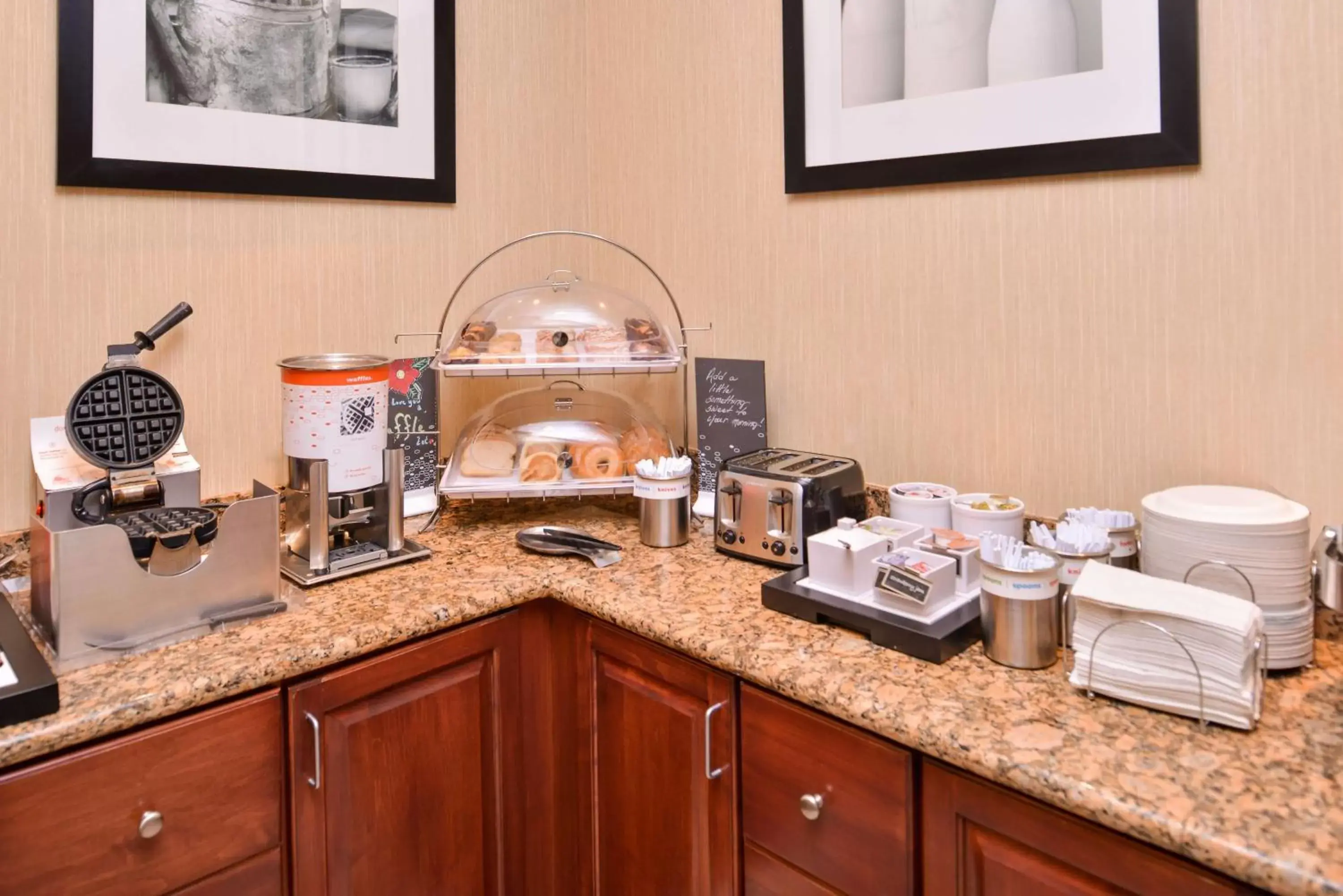 Dining area, Restaurant/Places to Eat in Hampton Inn York