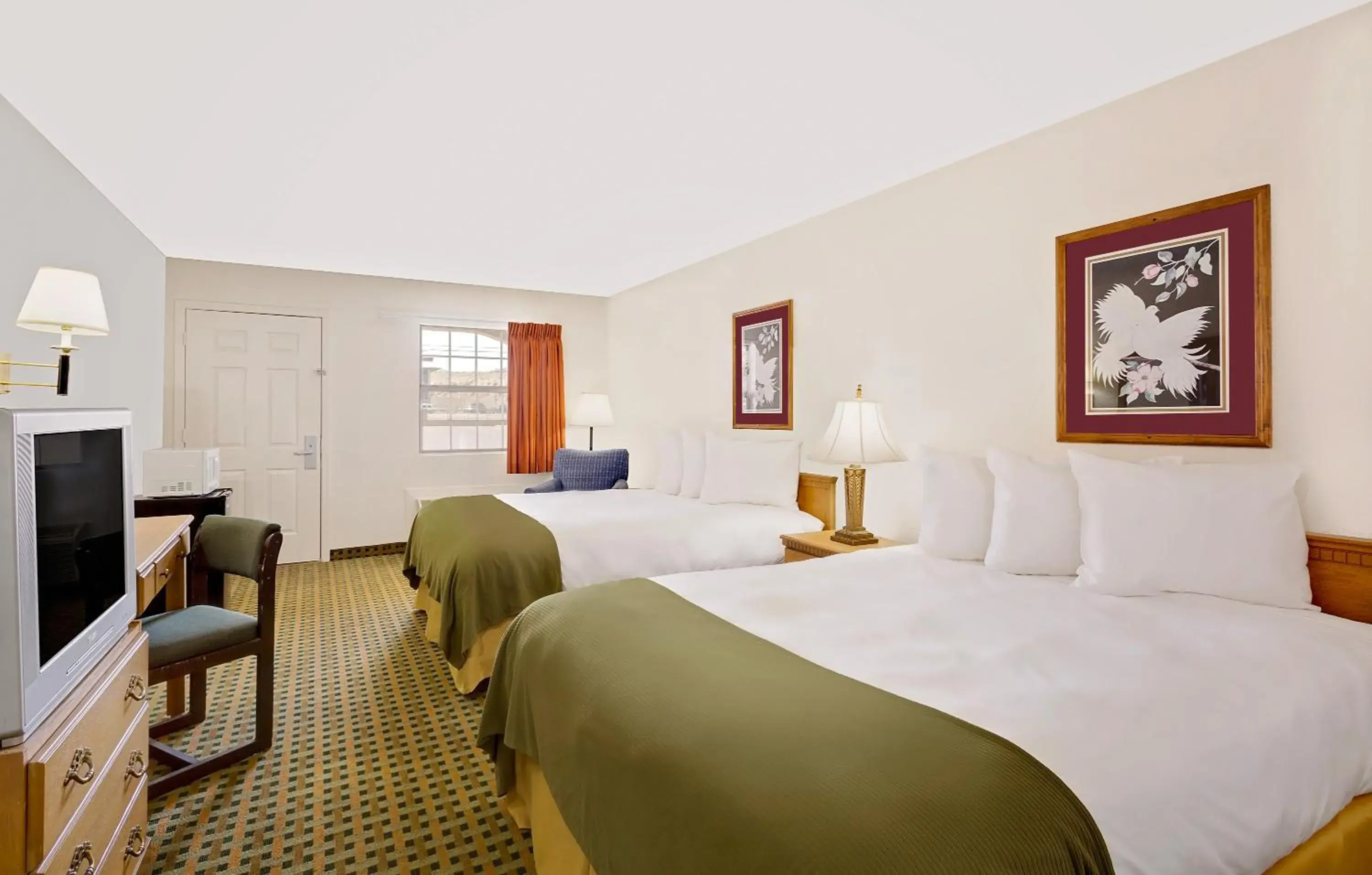 Bed in Silver Queen Inn Bed in Silver Queen Inn