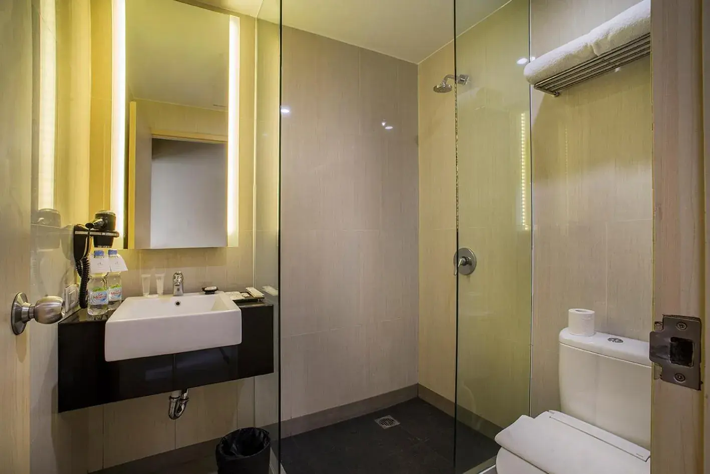 Bathroom in eL Hotel Jakarta