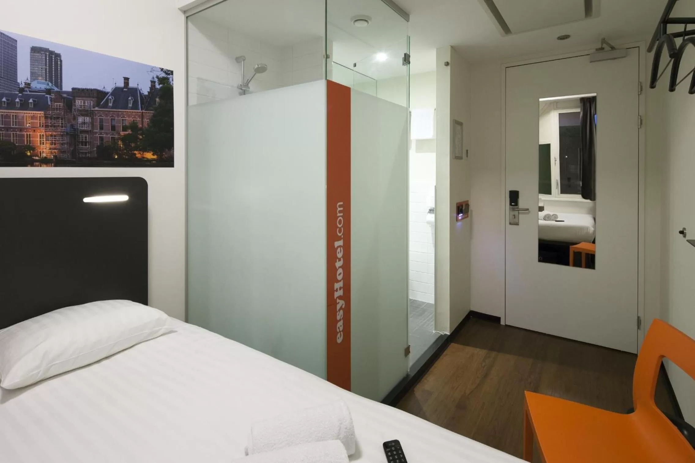 Bedroom, Bed in easyHotel The Hague City Centre