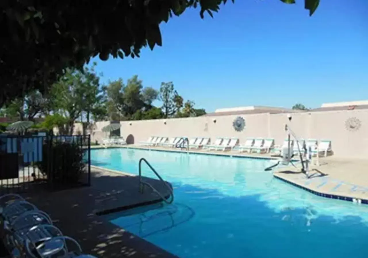 Swimming Pool in Vista Mirage Resort