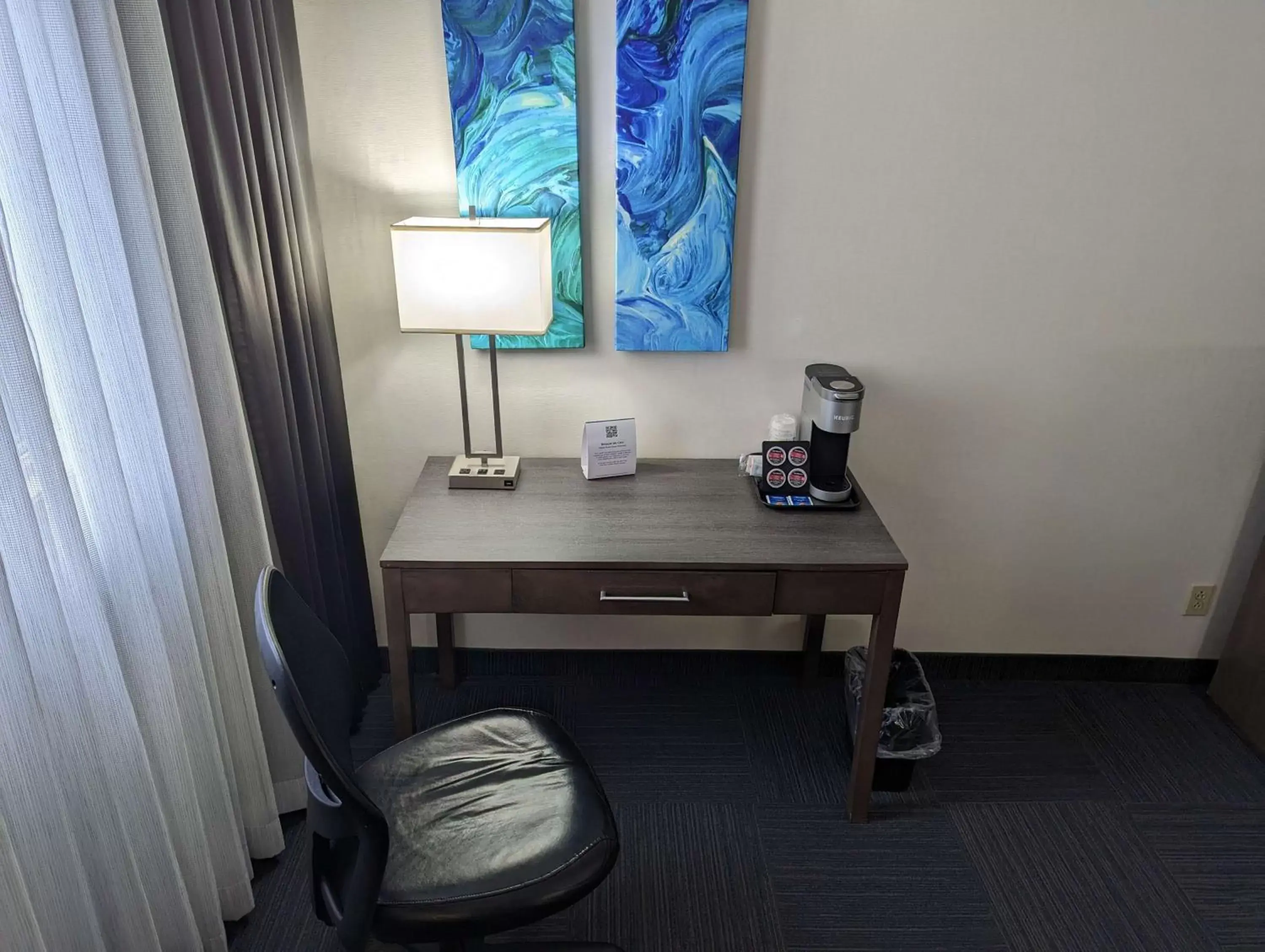 Bedroom in Best Western Plus Toronto Airport Hotel