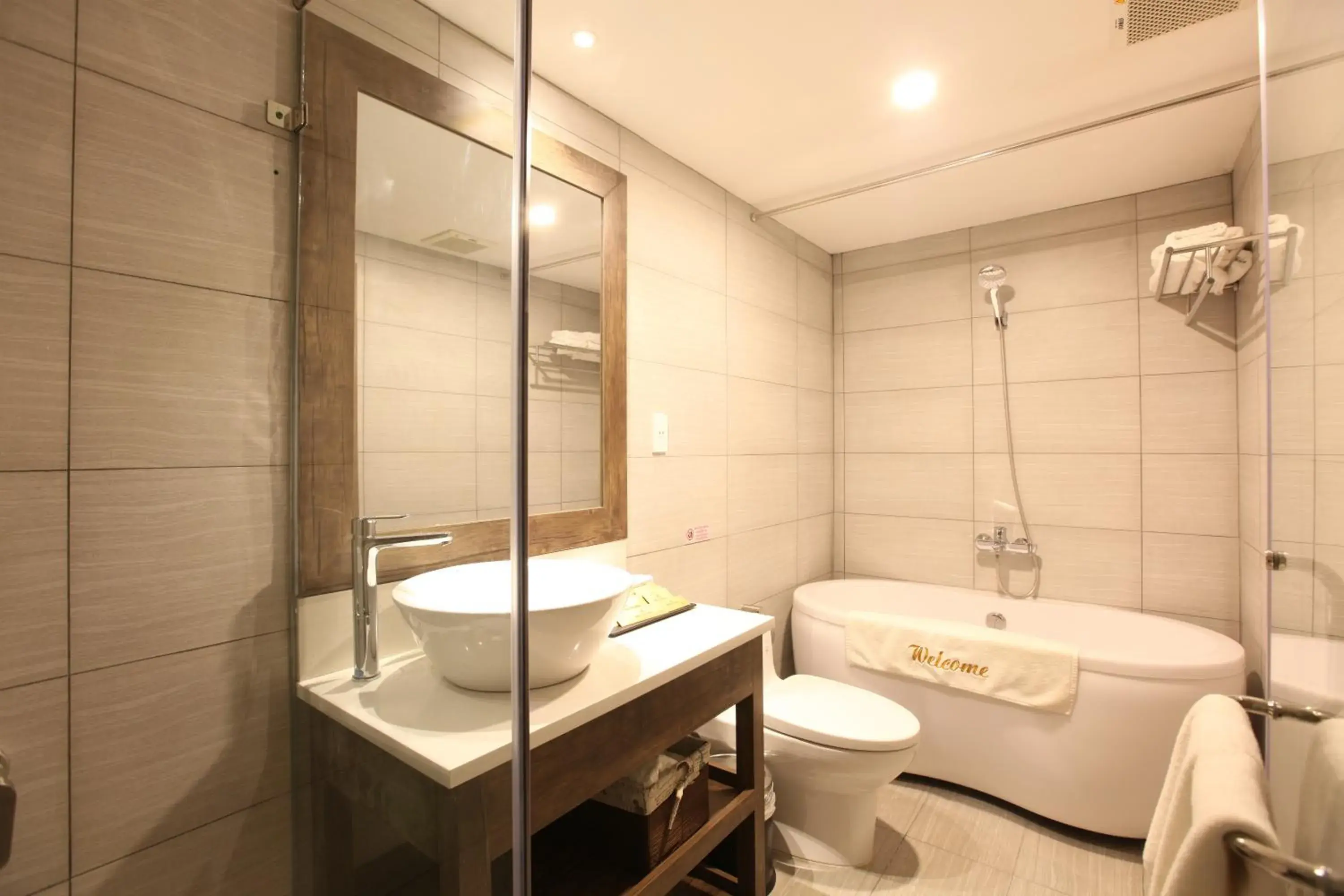 Bathroom in Minh Tam Hotel & Spa 3/2