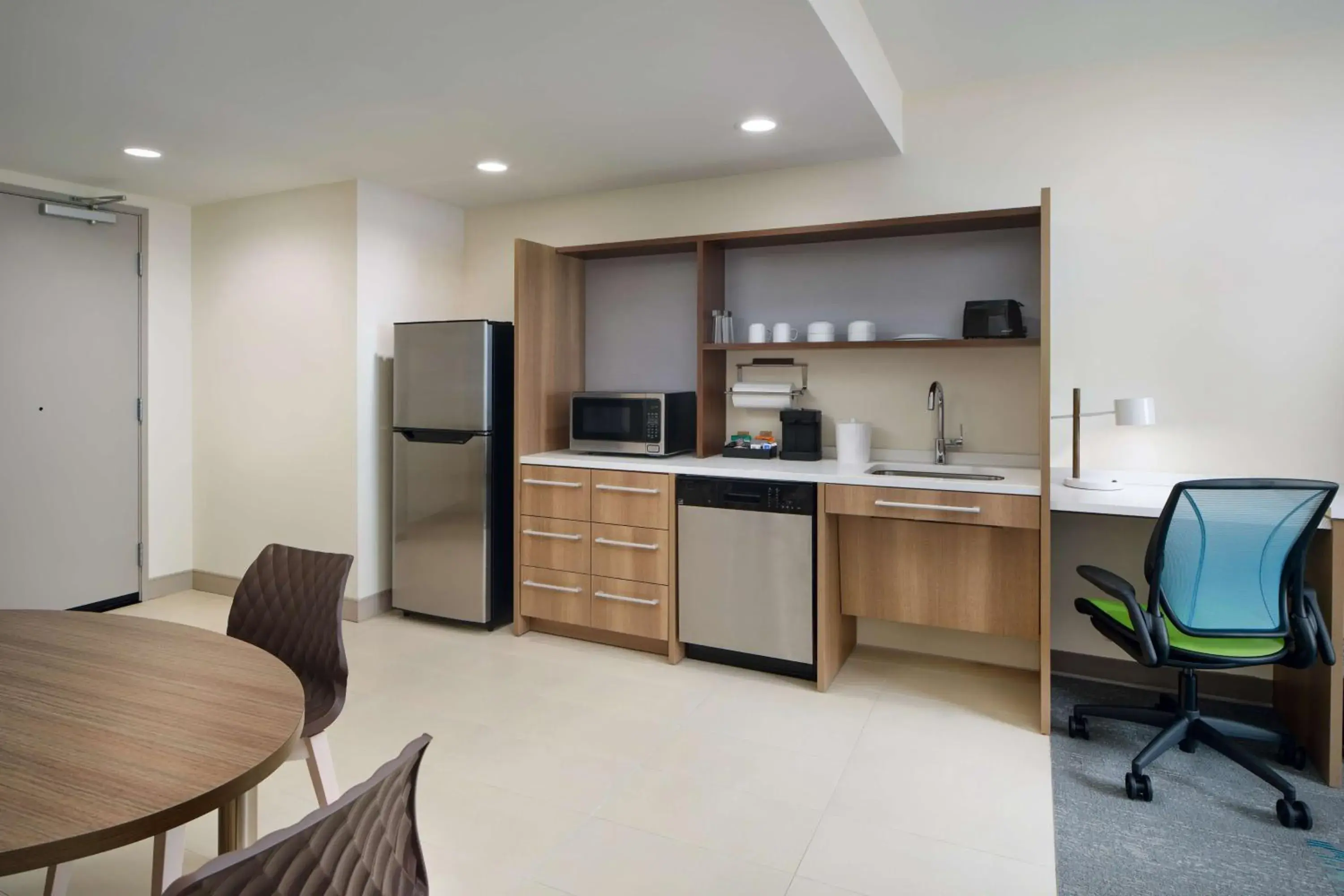 Kitchen or kitchenette, Kitchen/Kitchenette in Home2 Suites By Hilton Towson