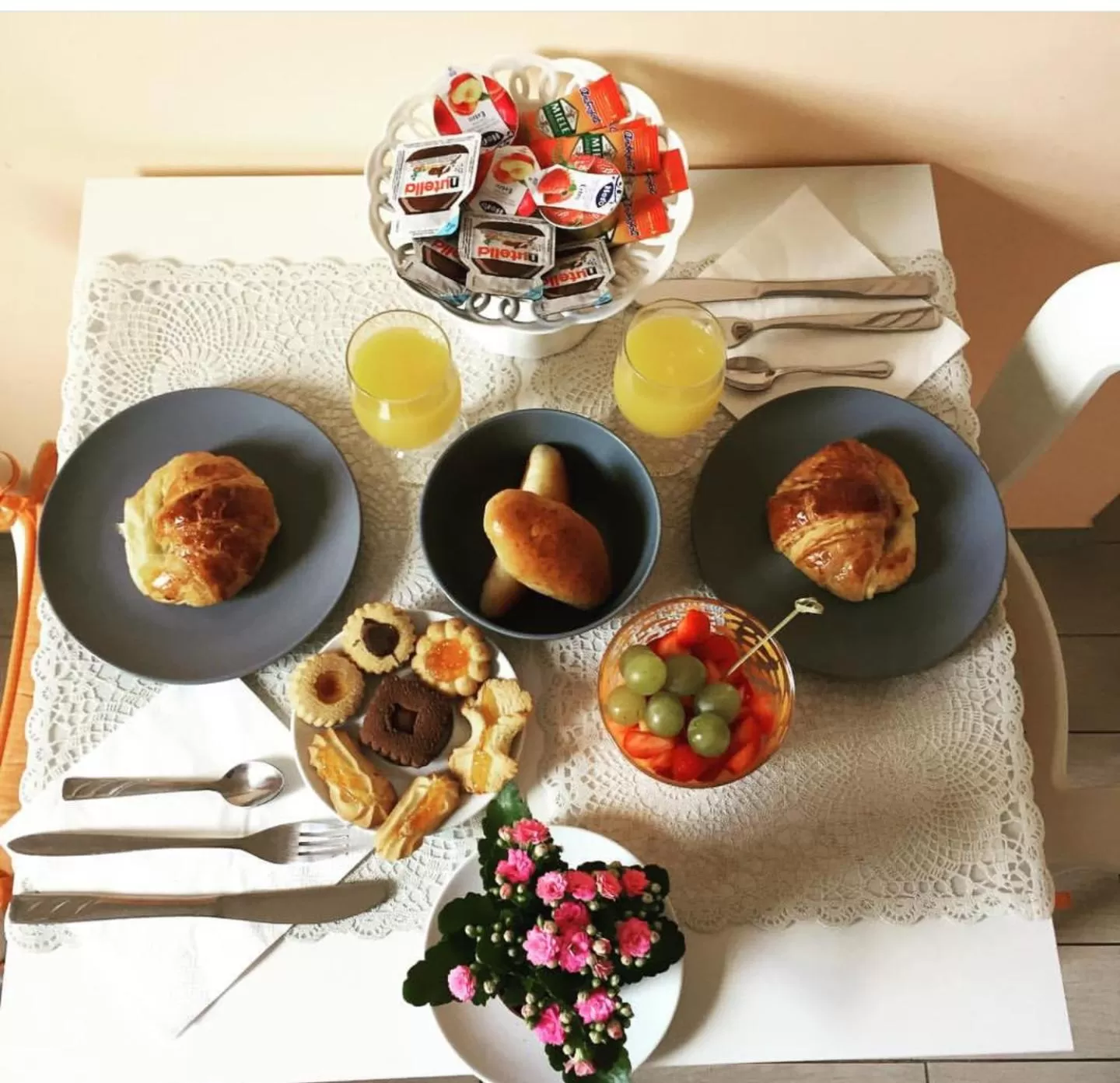 Breakfast in Merulana Suite 2