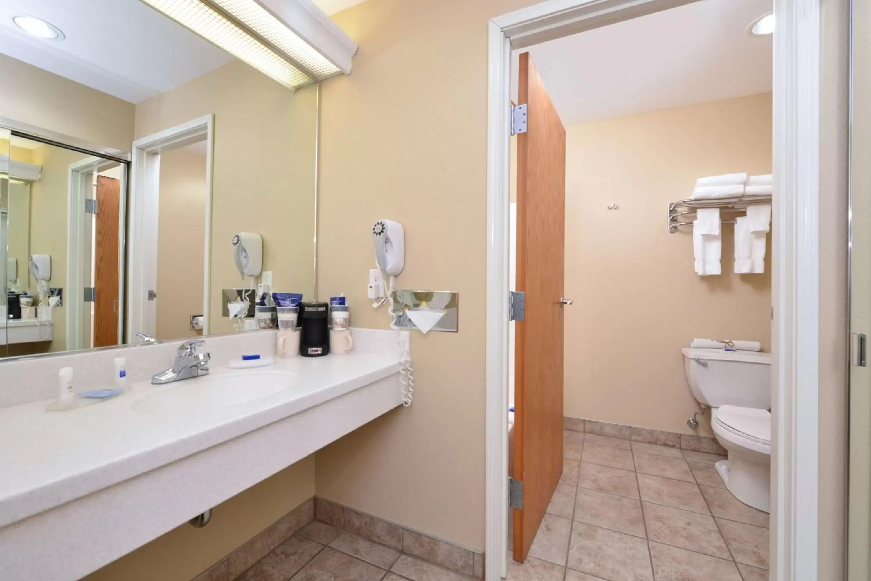 Bathroom in Best Western Lodge at River's Edge