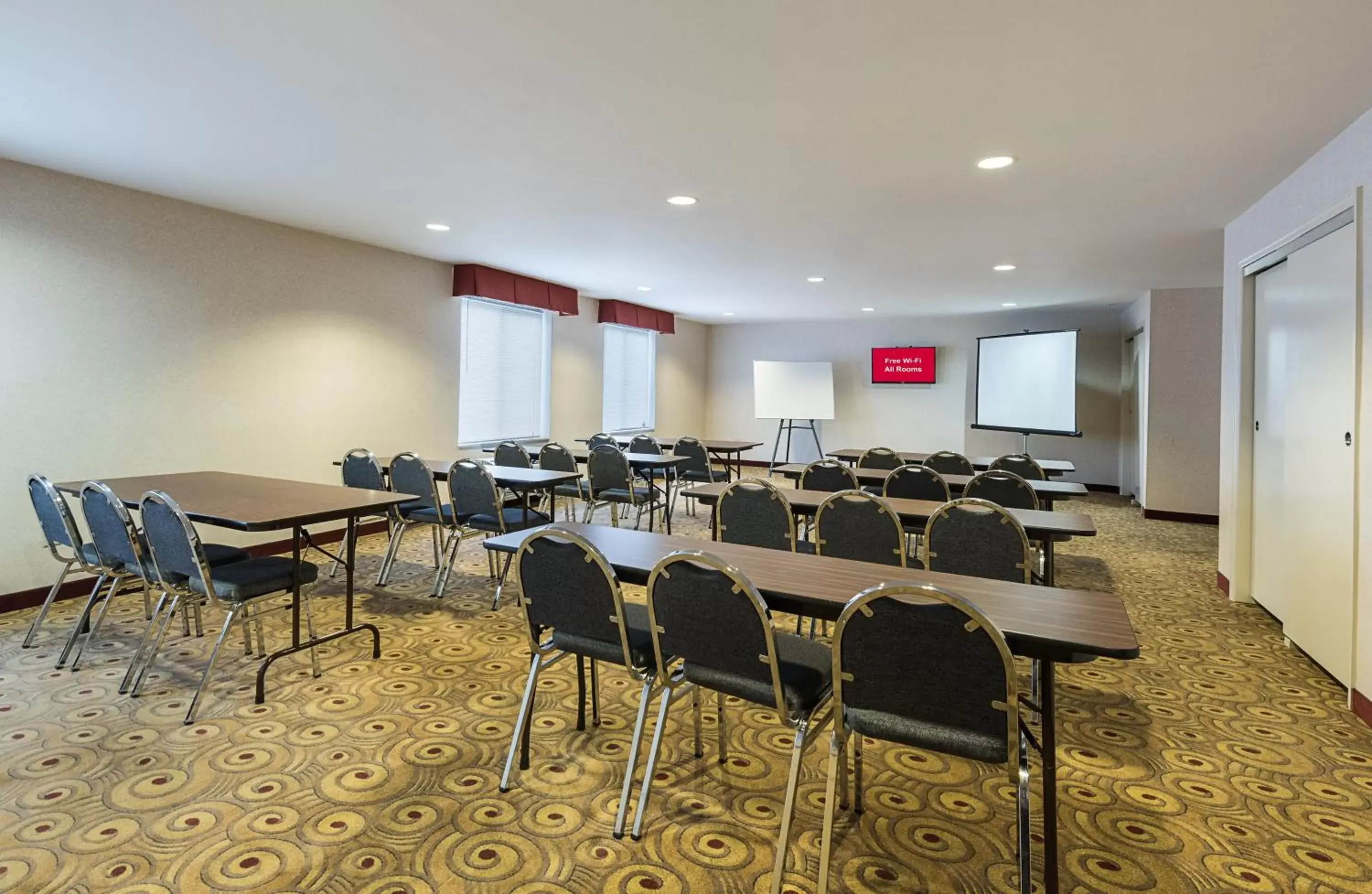 Meeting/conference room in Red Roof Inn Etowah – Athens, TN Meeting/conference room in Red Roof Inn Etowah – Athens, TN