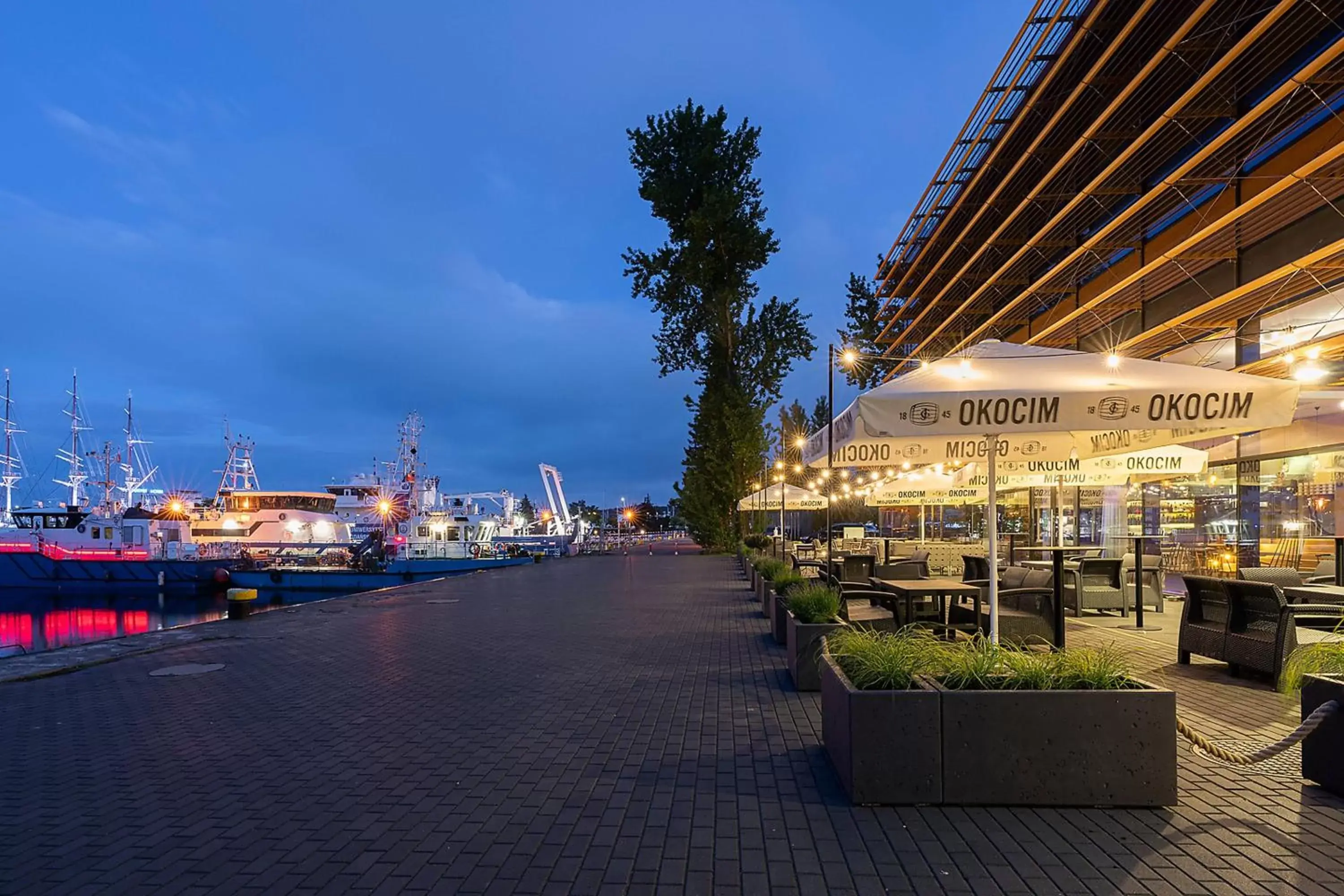 Restaurant/places to eat in Courtyard by Marriott Gdynia Waterfront