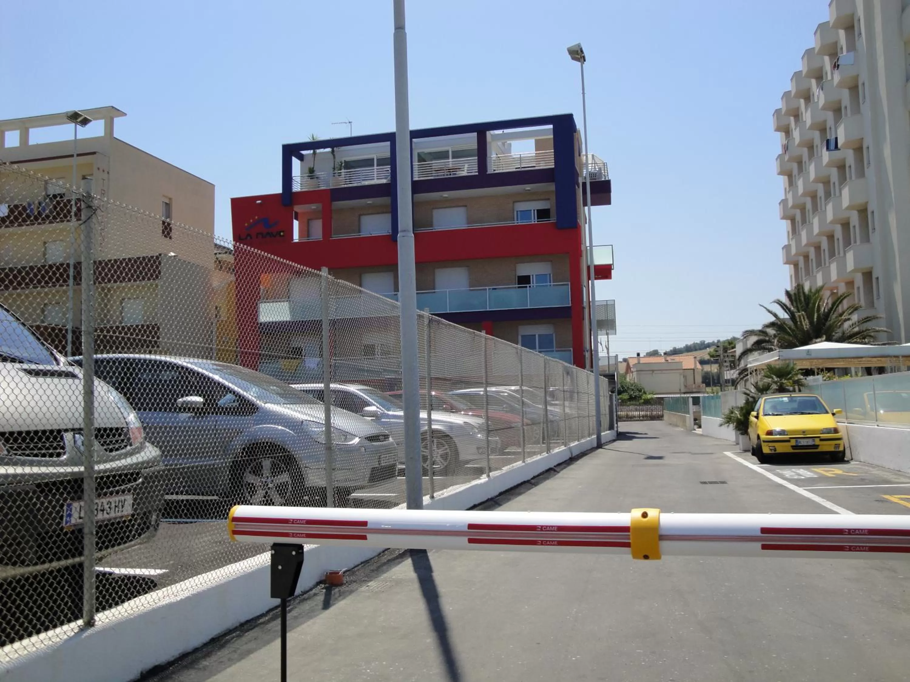 Facade/entrance in Residence La Nave