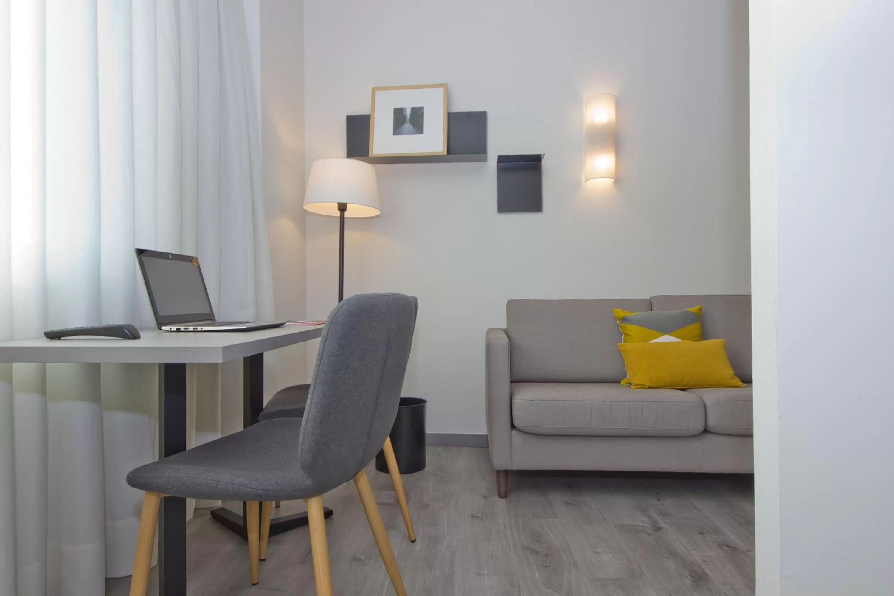 Seating area in Aparthotel Atenea Valles