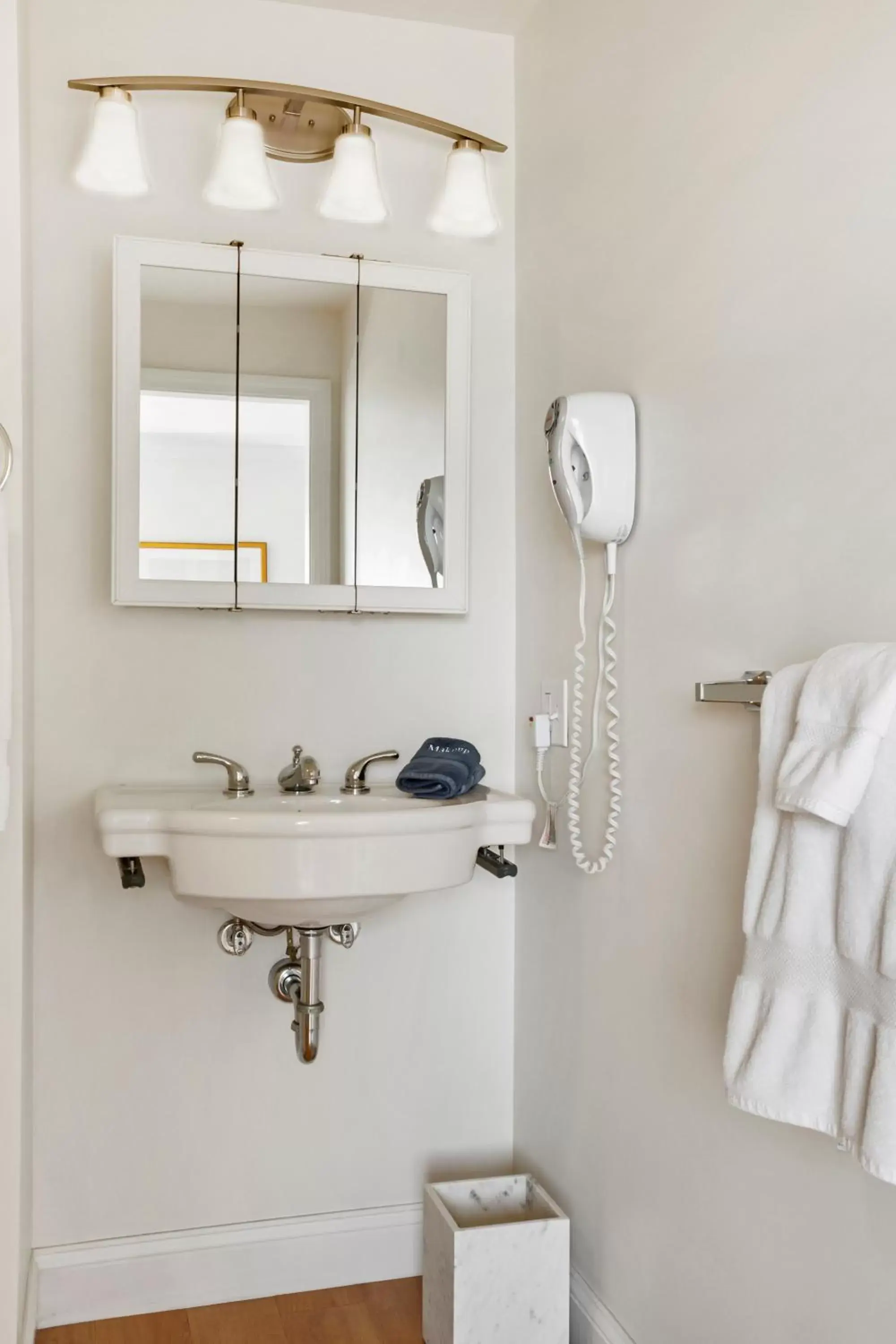 Bathroom in Seaside Inn