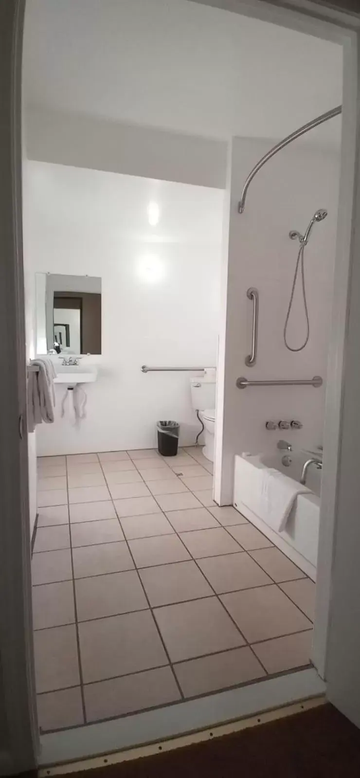 Bathroom in Budget Inn