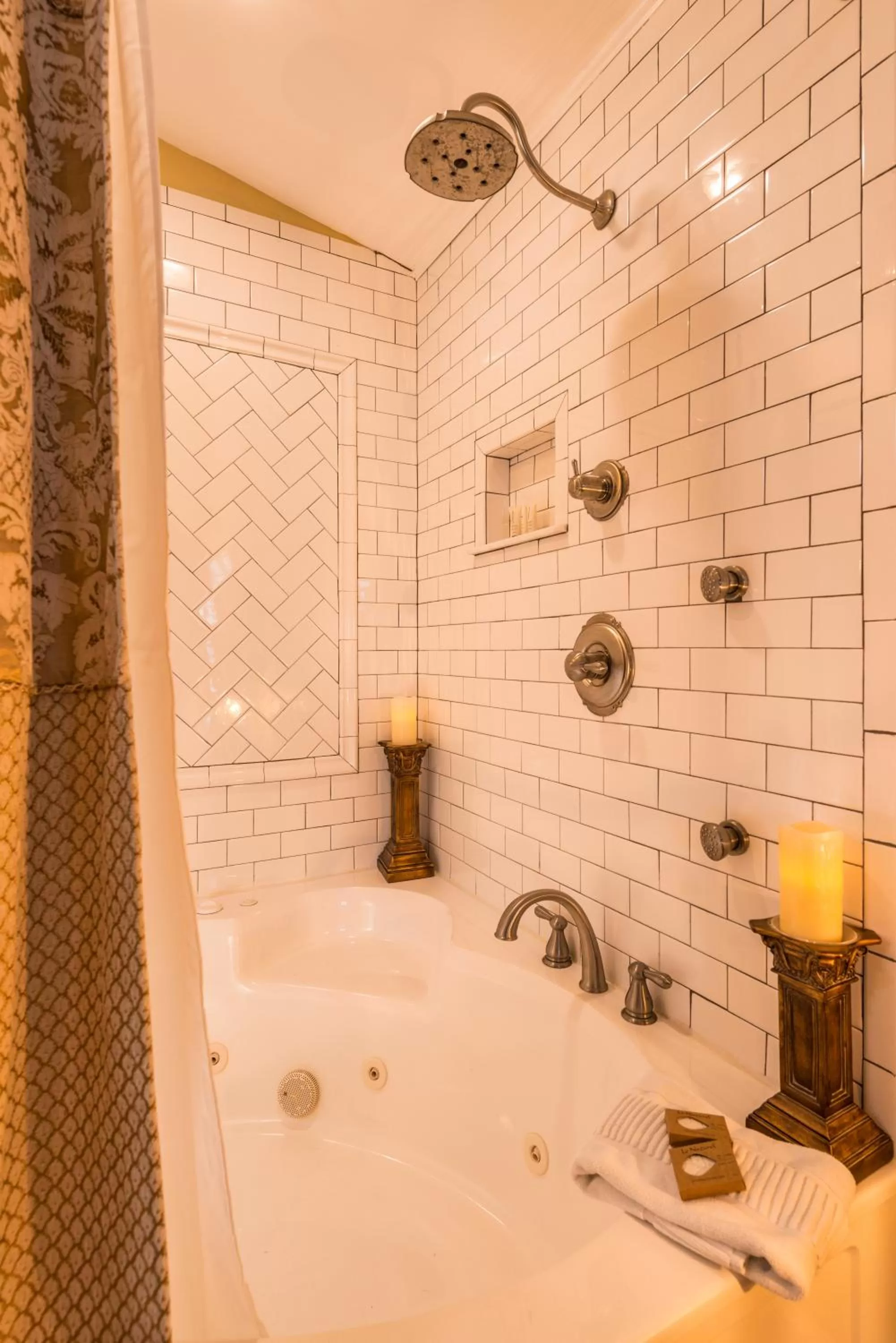 Shower in Carriage Way Inn Bed & Breakfast Adults Only - 21 years old and up