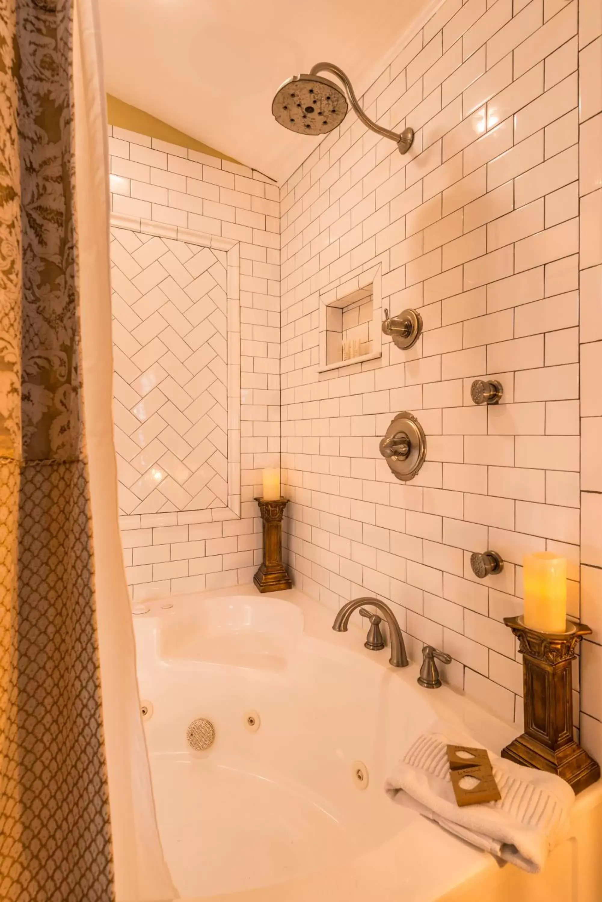 Shower, Bathroom in Carriage Way Inn Bed & Breakfast Adults Only - 21 years old and up