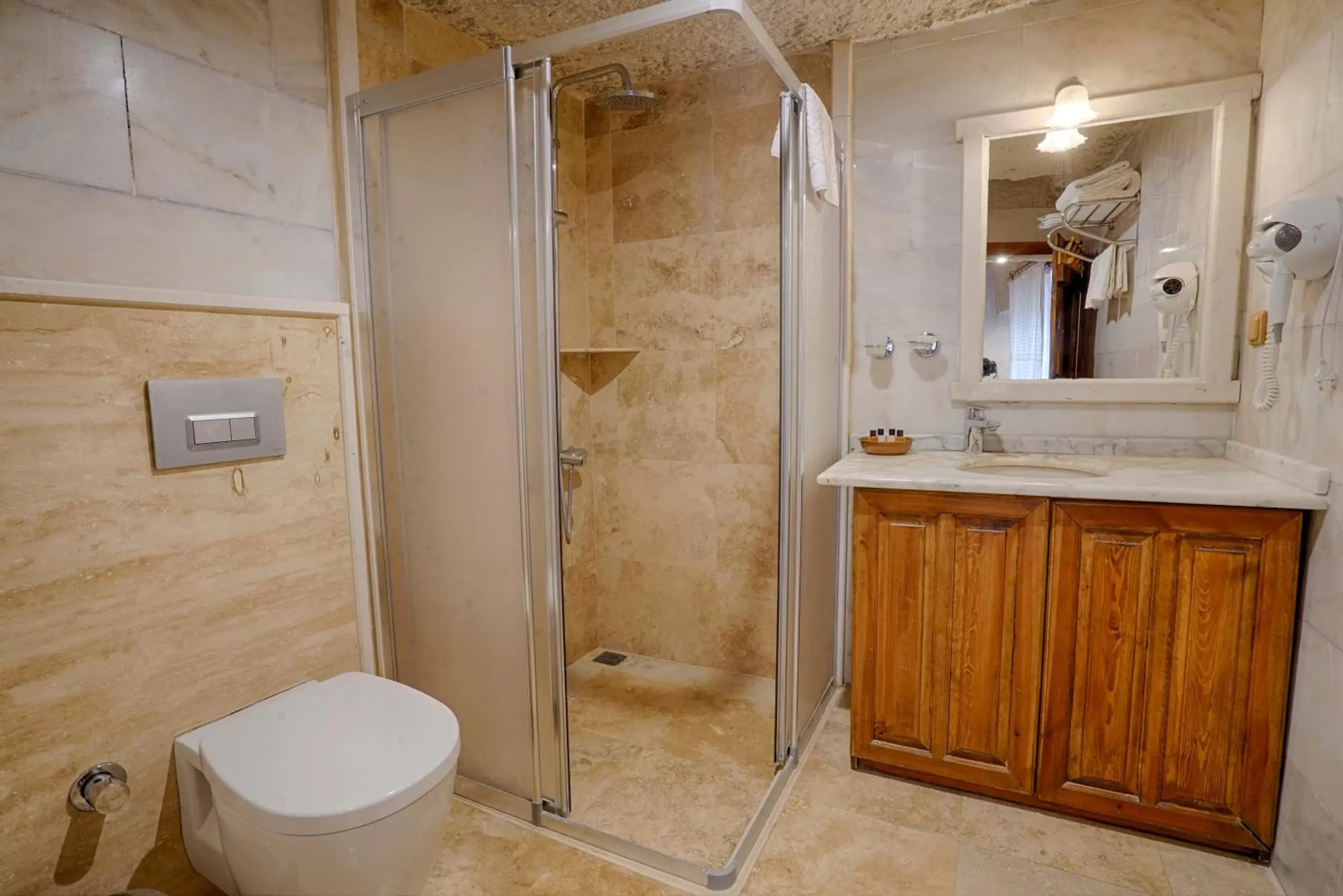 Shower, Bathroom in Tulip Cave Suites