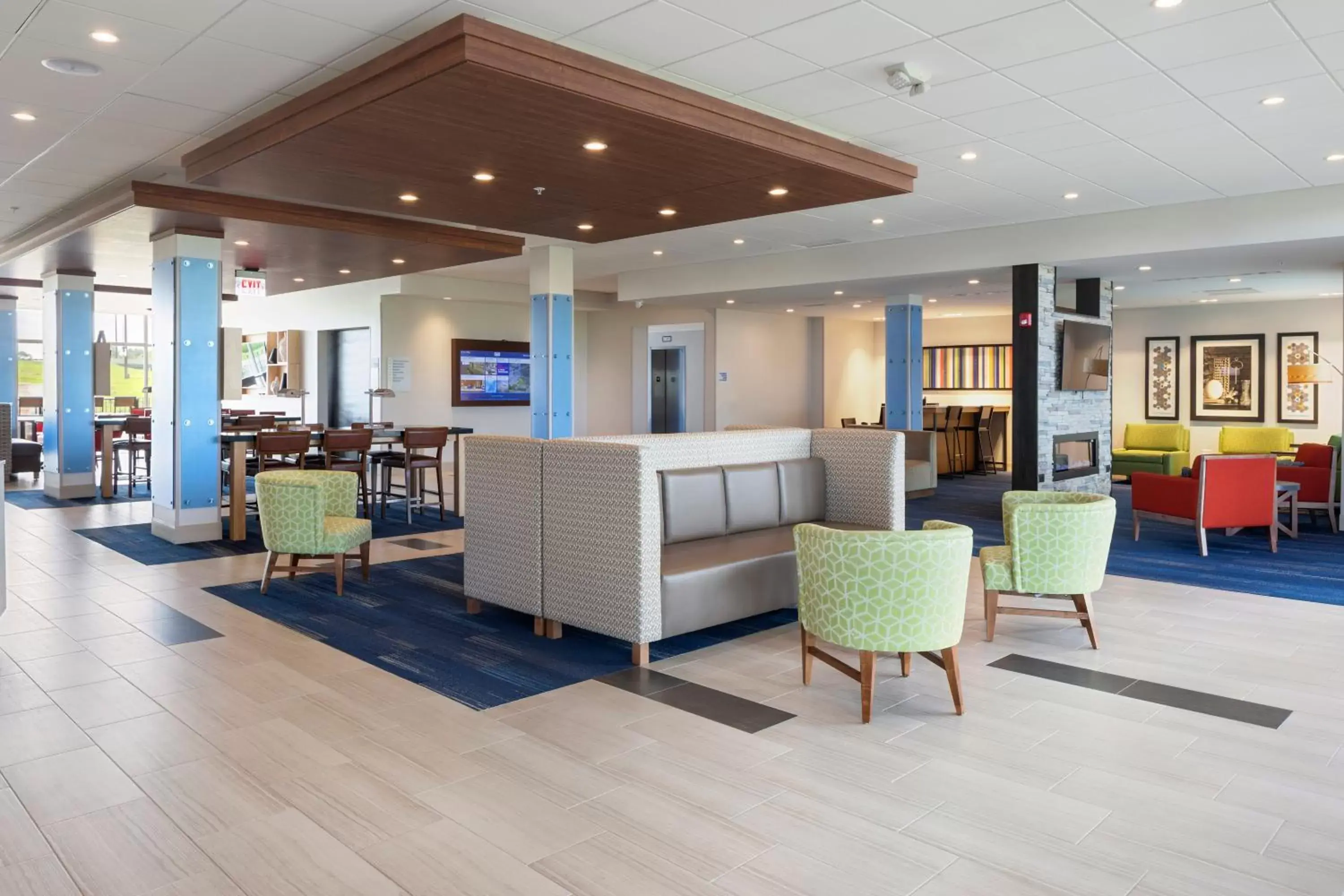 Property building, Lobby/Reception in Holiday Inn Express & Suites - Bourbonnais East - Bradley, an IHG Hotel