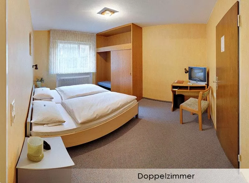 Photo of the whole room, Bed in Hotel Keinath Stuttgart