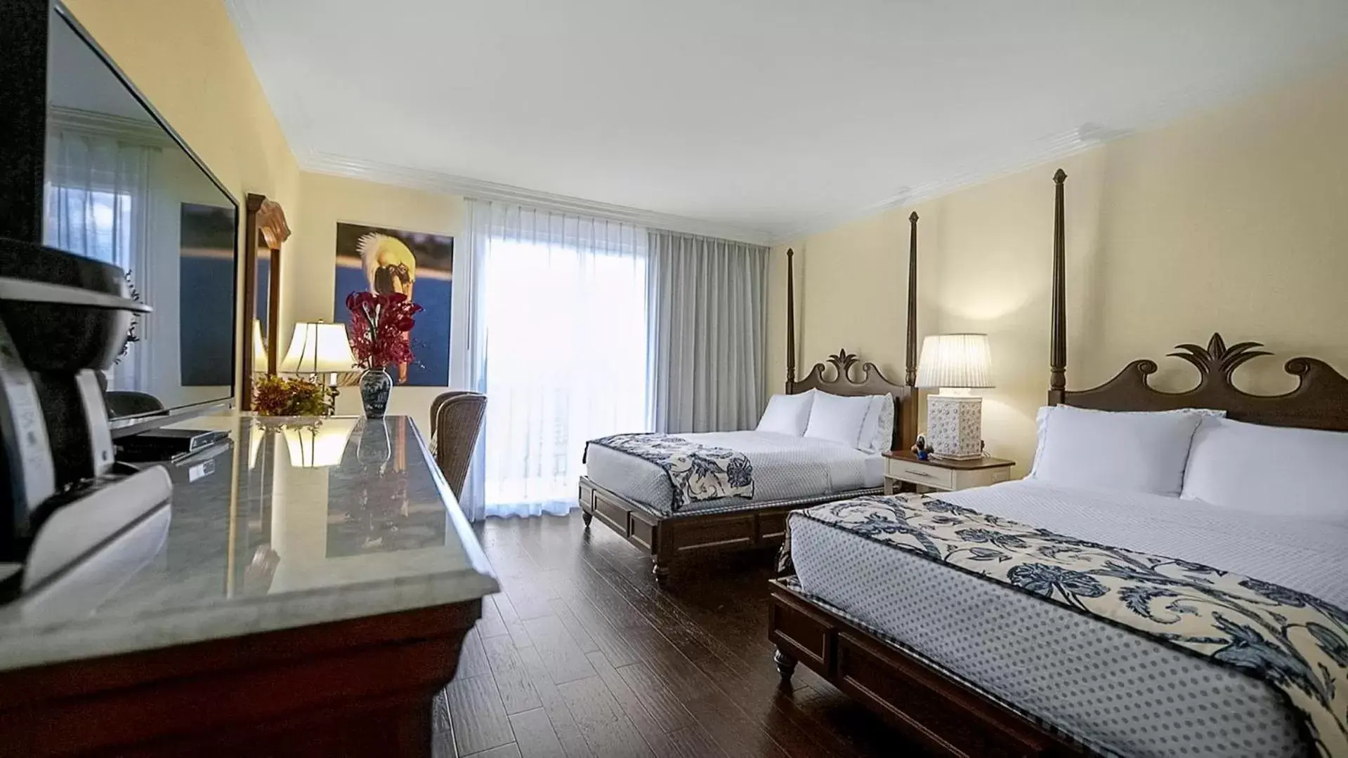 City view, Bed in Inn at Pelican Bay City view, Bed in Inn at Pelican Bay