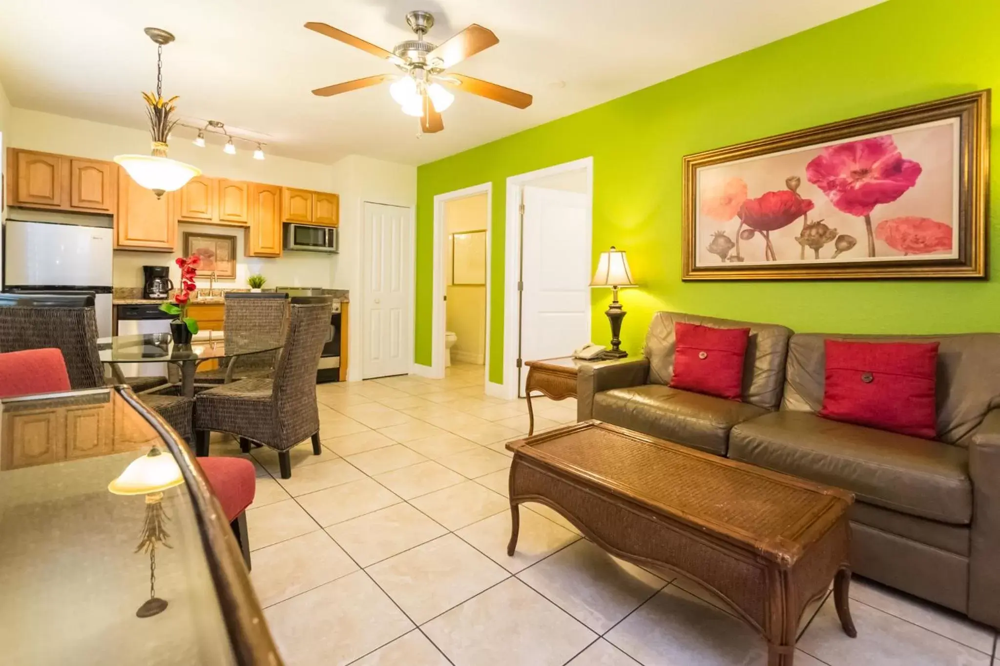 Kitchen or kitchenette, Seating Area in Tropical Beach Resorts - Sarasota