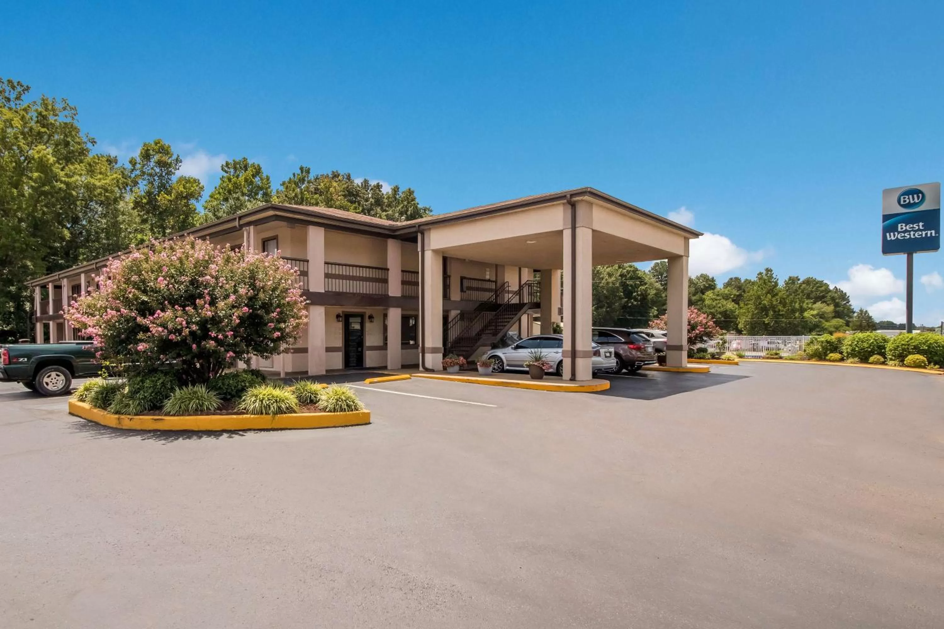 Property building in Best Western - McKenzie