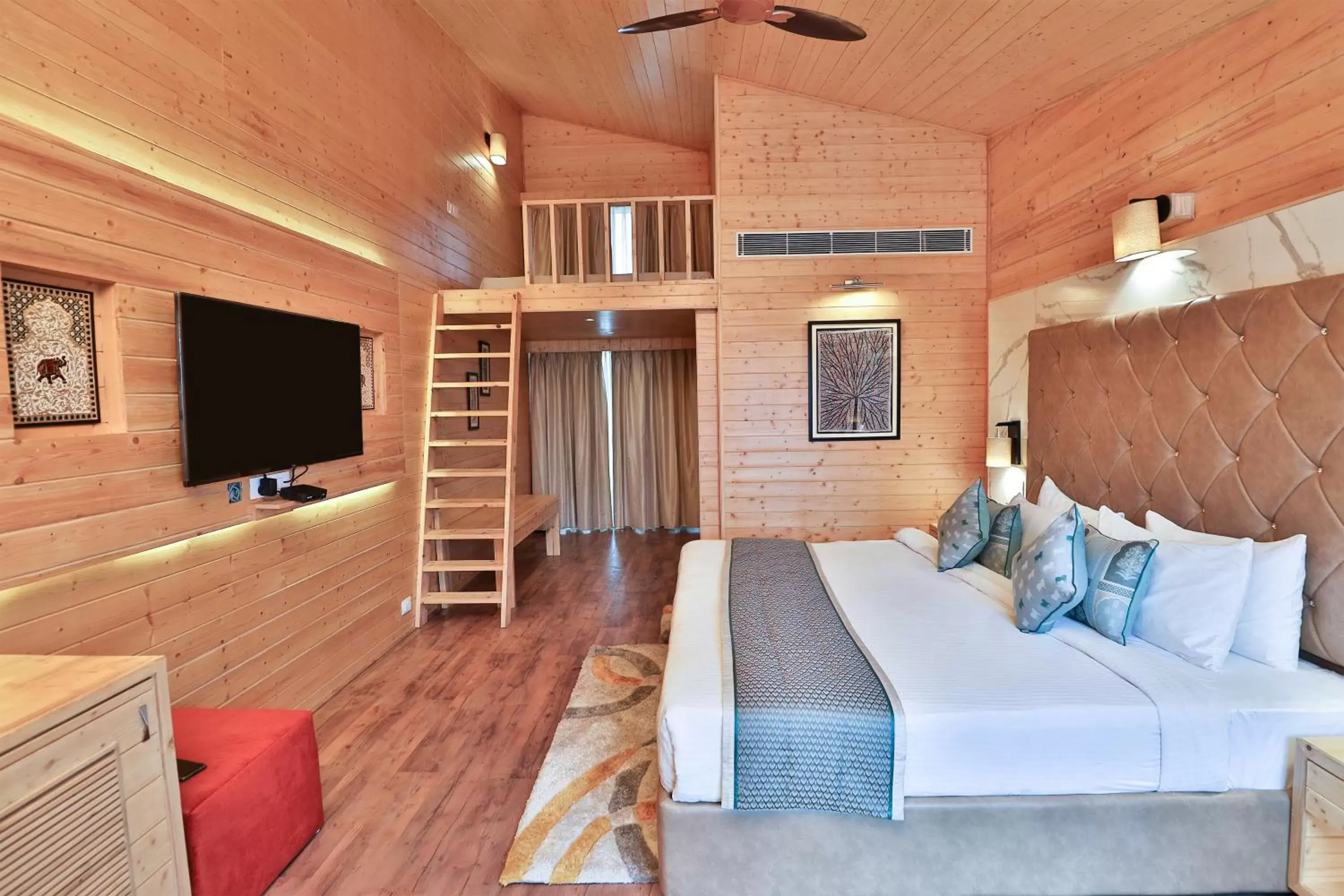 Bedroom, TV/Entertainment Center in Bamboo Saa Resort & Spa