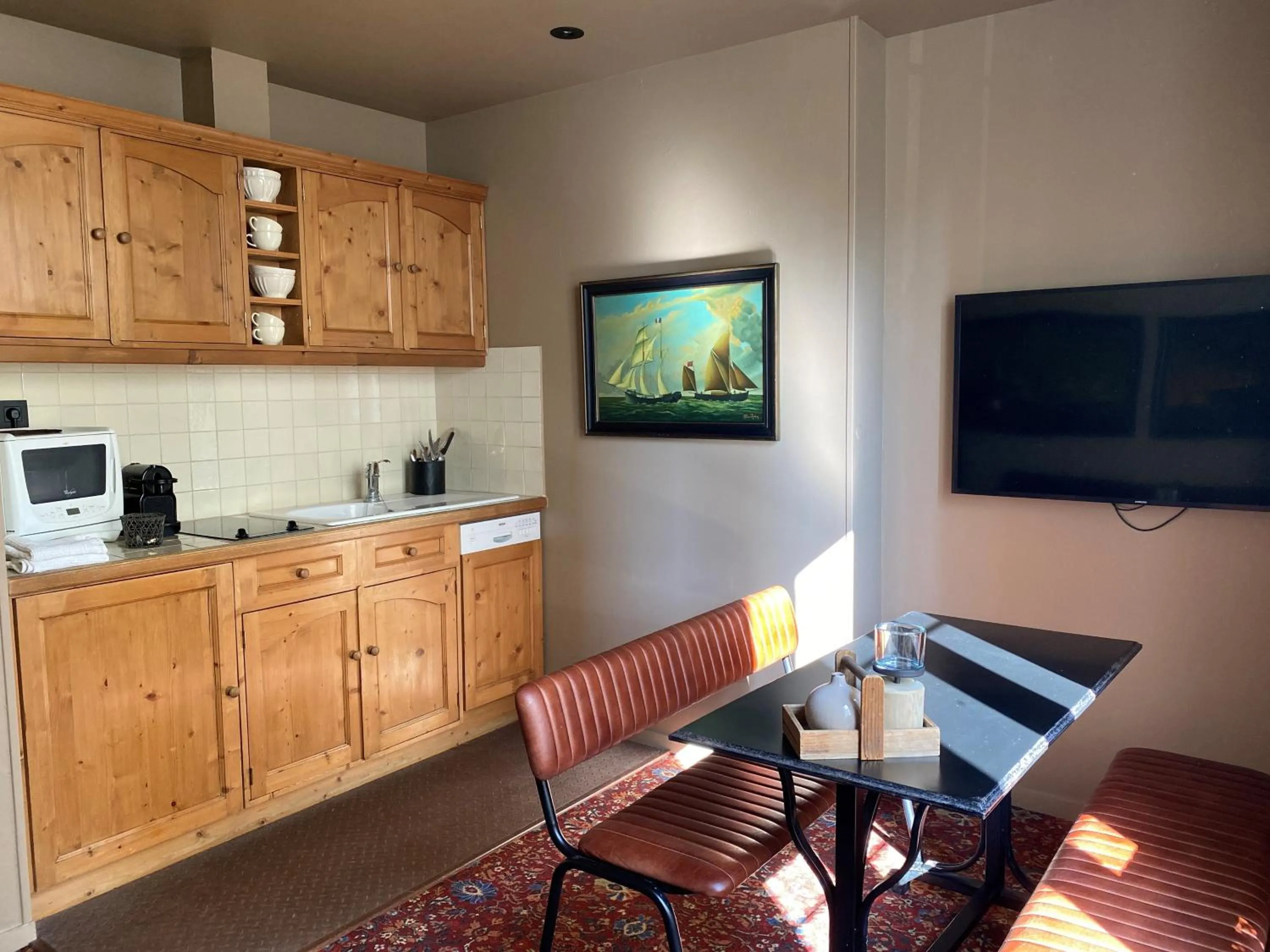 Kitchen or kitchenette in Hôtel Spa Vent d'Ouest