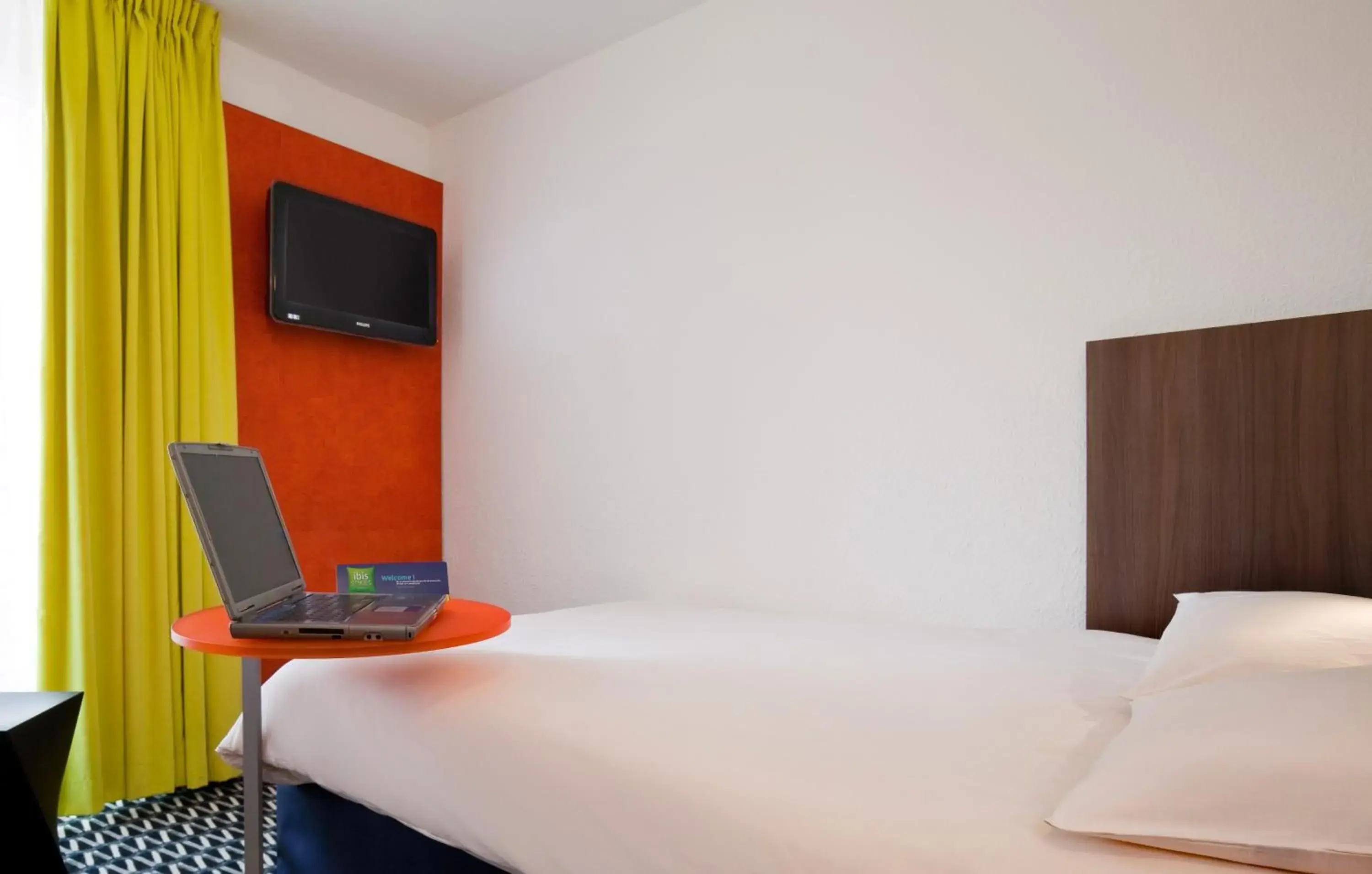 Bedroom, Bed in Ibis Styles Paris Republique Hotel