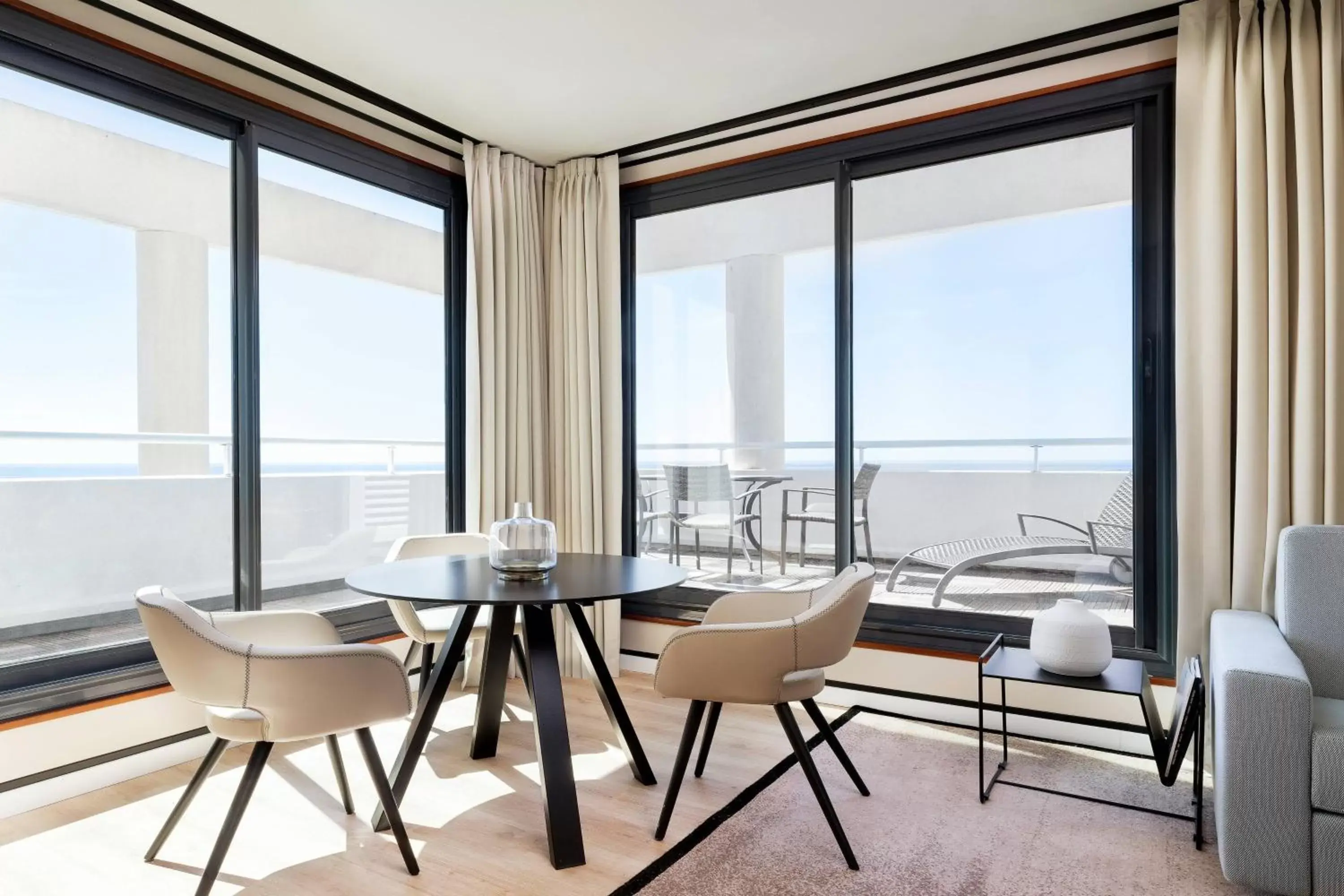 Photo of the whole room, Sea View in Riviera Marriott Hotel La Porte De Monaco
