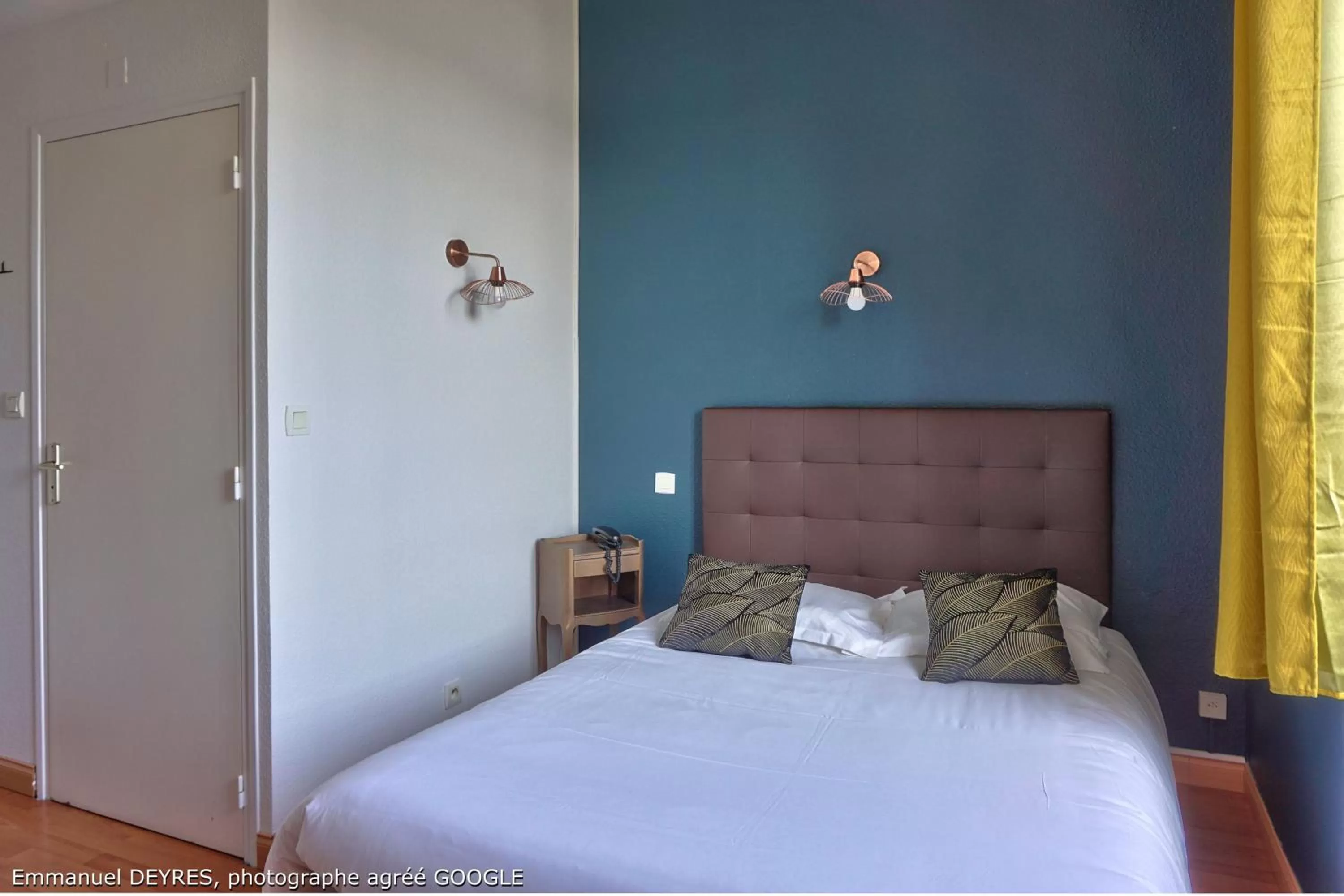 Bed in Hôtel de Bretagne - anciennement Queen Serenity Hotel