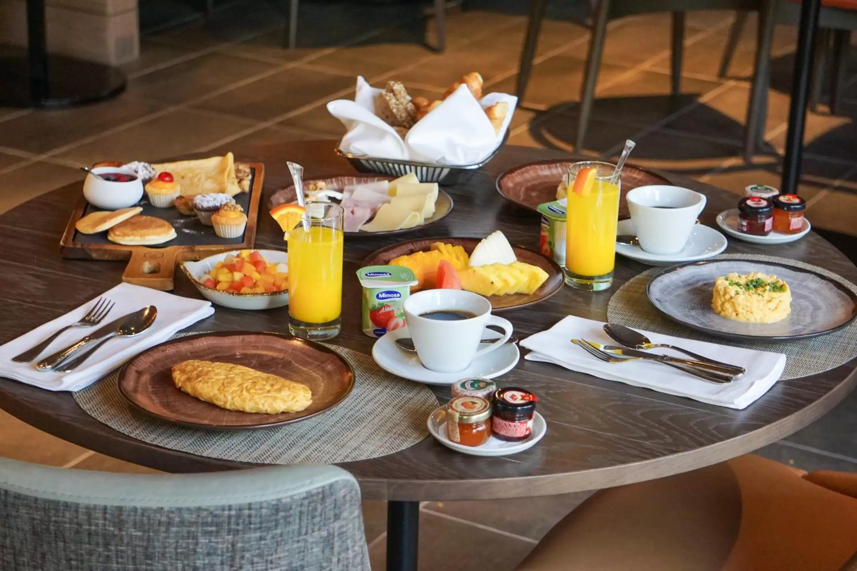 Restaurant/places to eat, Breakfast in Crowne Plaza Porto, an IHG Hotel