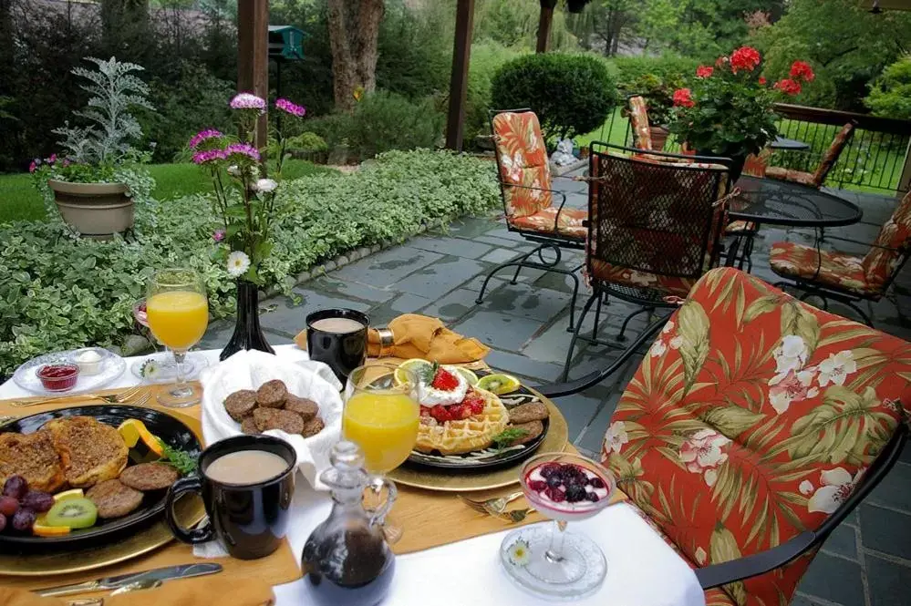 Breakfast in Brookside Mountain Mist Inn