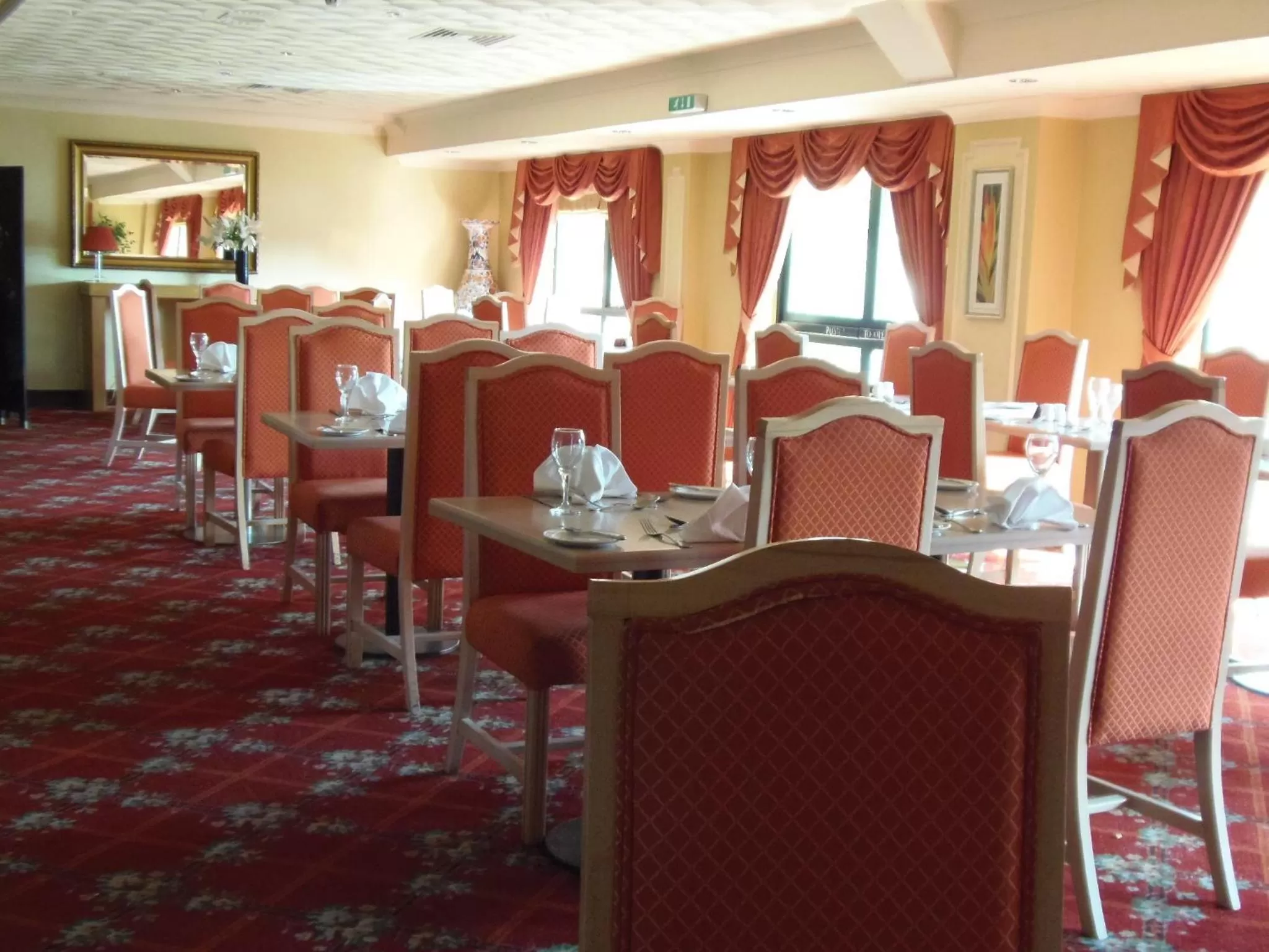 Restaurant/places to eat in Lakeside International Hotel