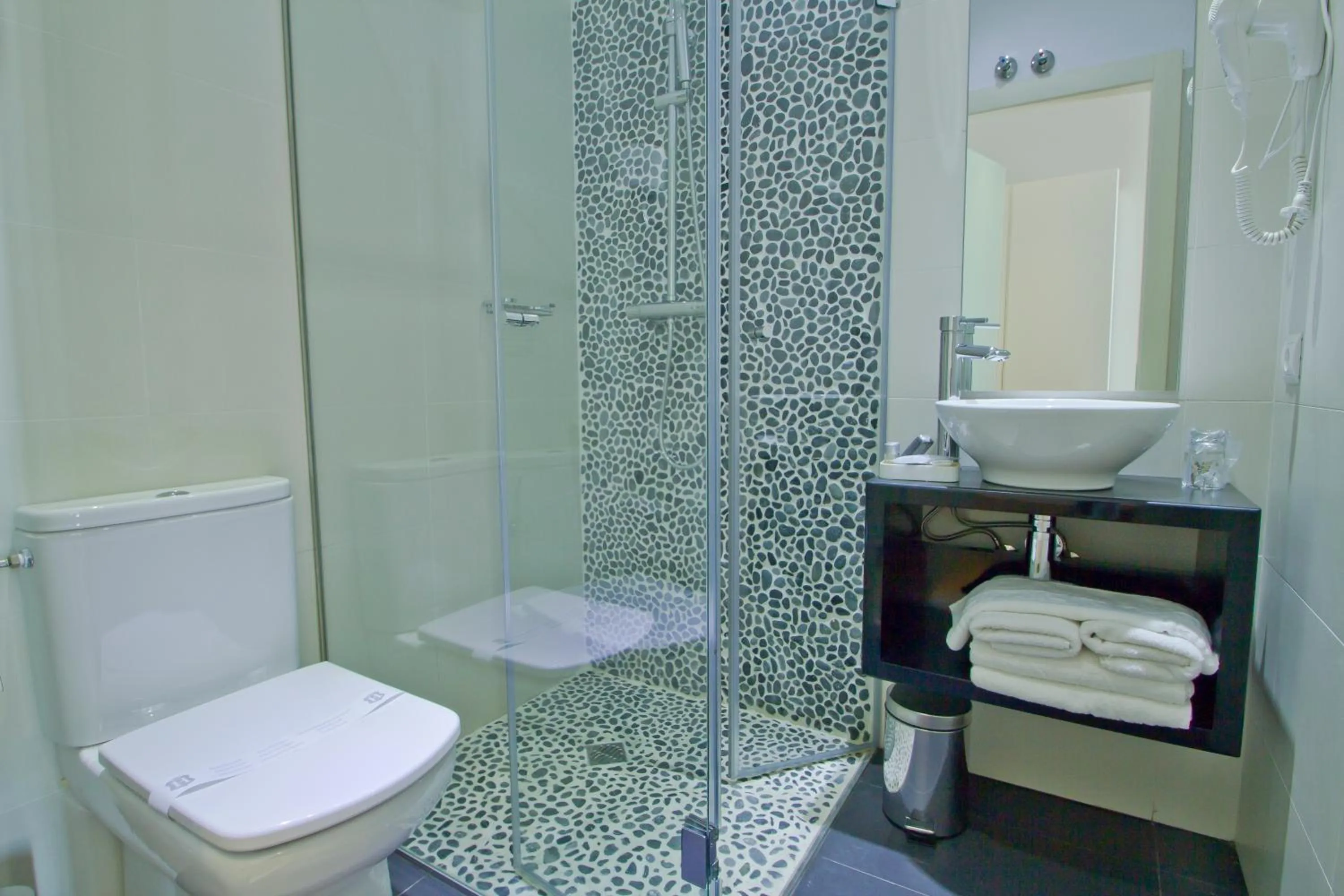 Shower in Villa Arce Hotel