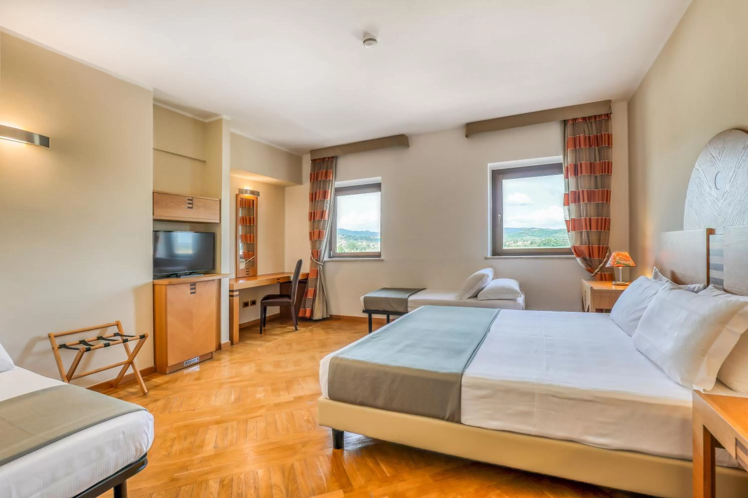 Photo of the whole room, Bed in Hotel PentHouse