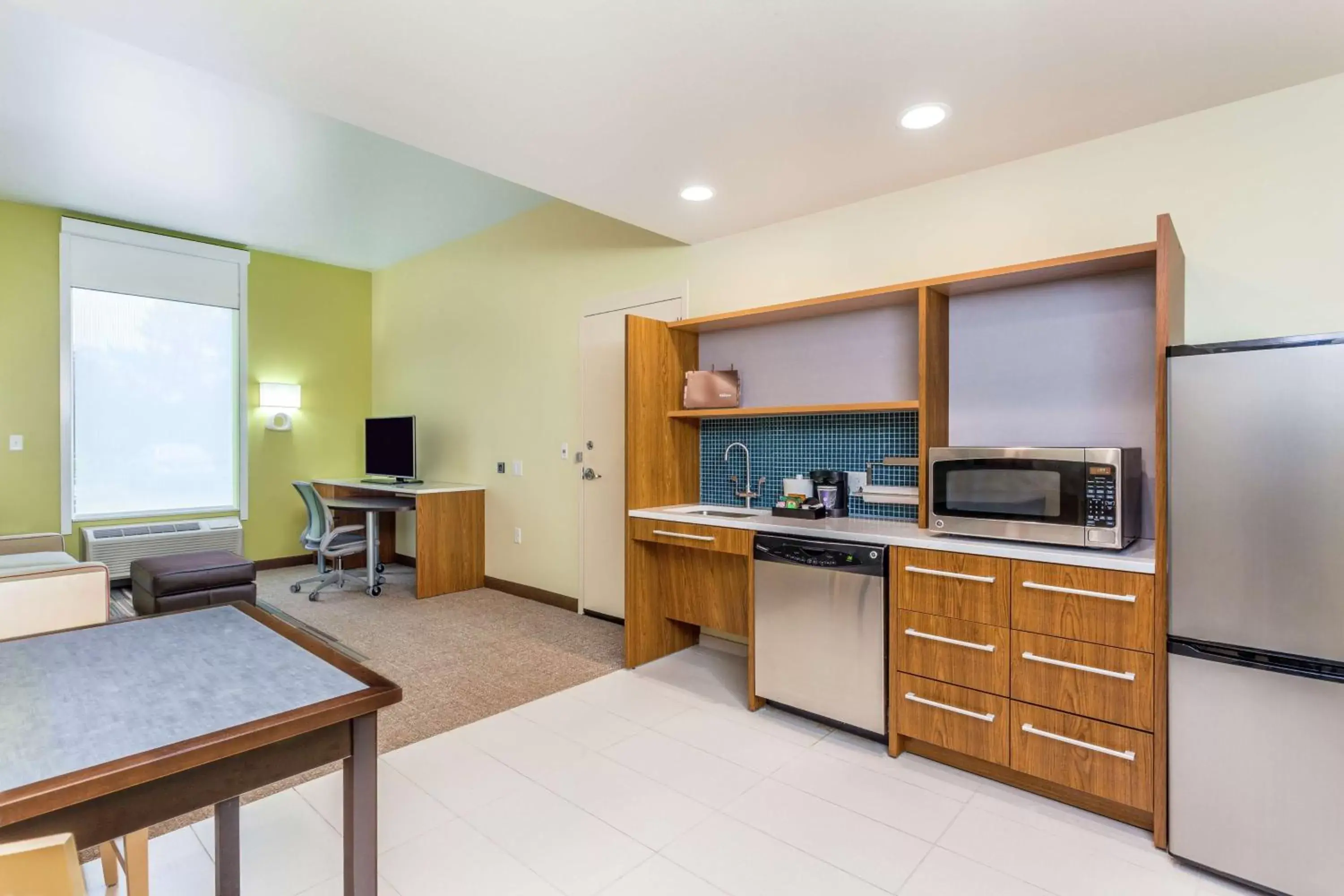 Bedroom, Kitchen/Kitchenette in Home2 Suites by Hilton Albany Airport/Wolf Rd