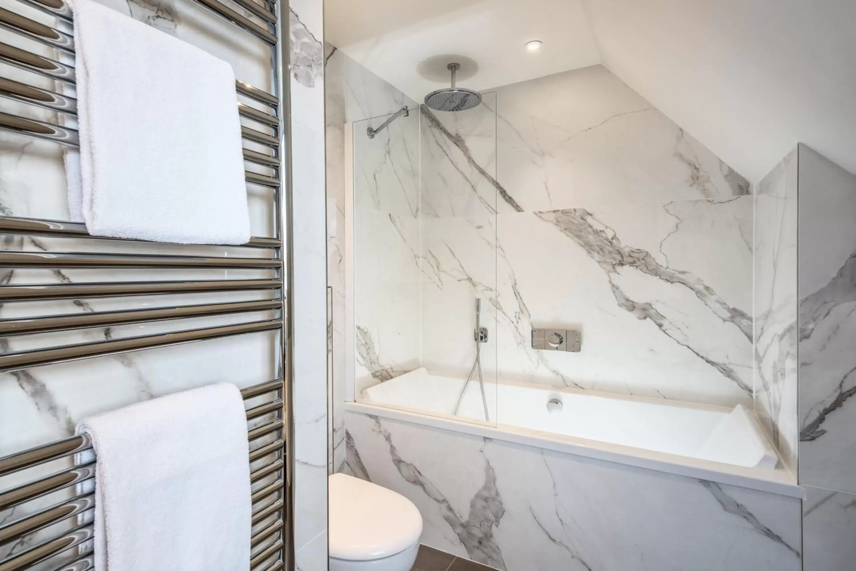 Photo of the whole room, Bathroom in Holiday Inn Paris - Gare de Lyon Bastille, an IHG Hotel