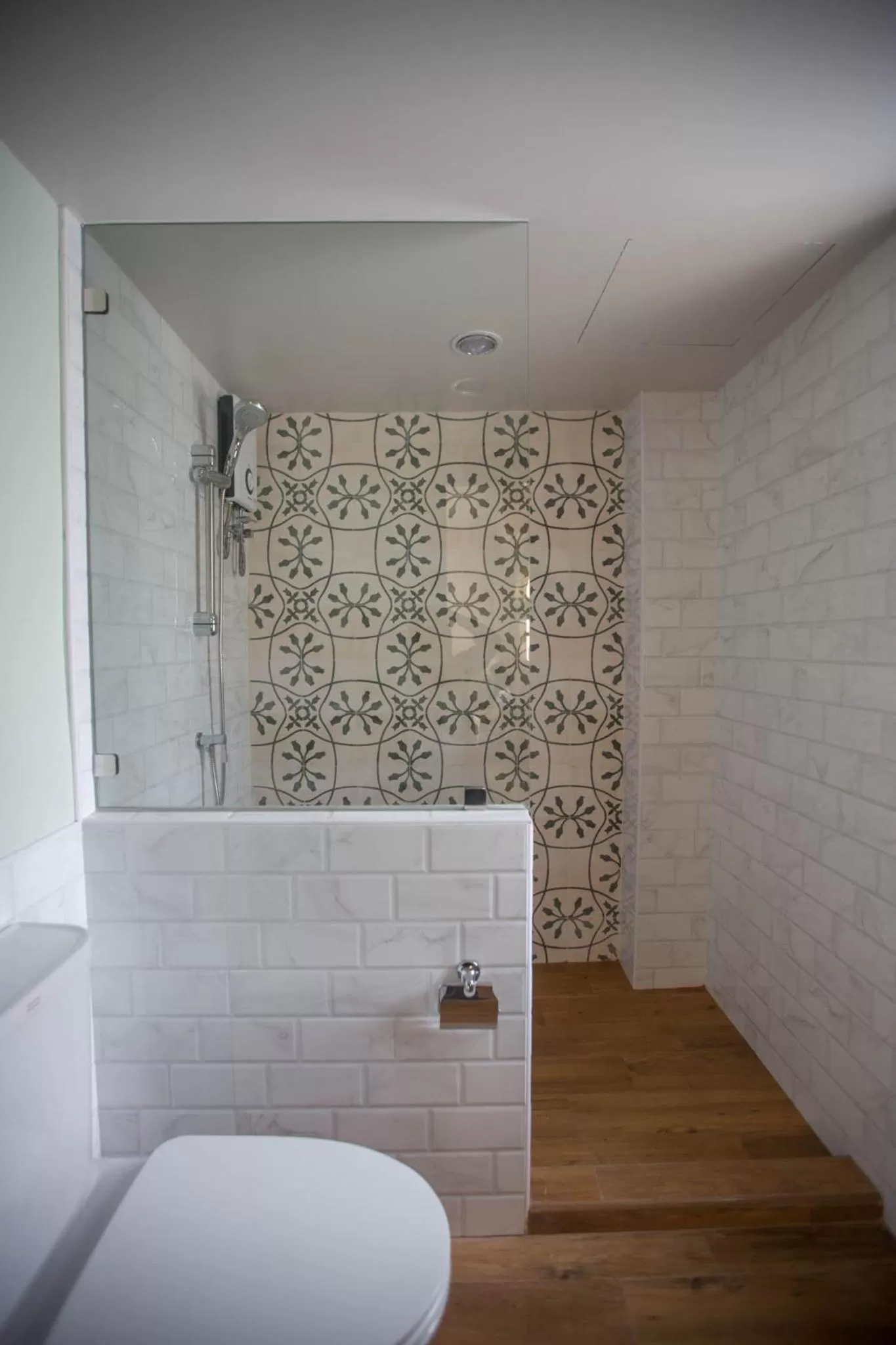 Vera Nidhra - Self check-in after 6pm