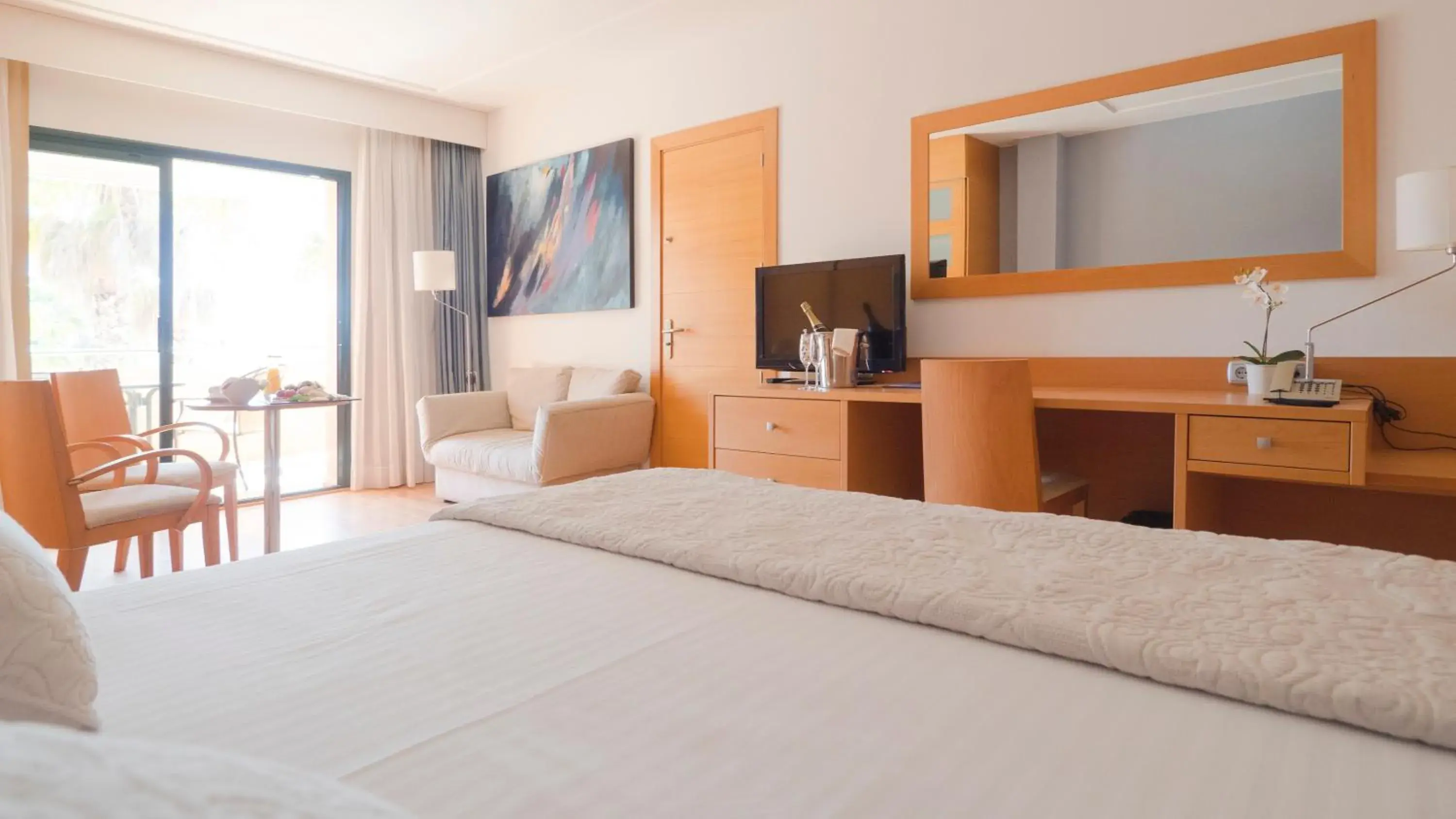 Bed in Hotel Clipper - EL DELFÍN VERDE RESORTS - Platja de Pals Bed in Hotel Clipper - EL DELFÍN VERDE RESORTS - Platja de Pals