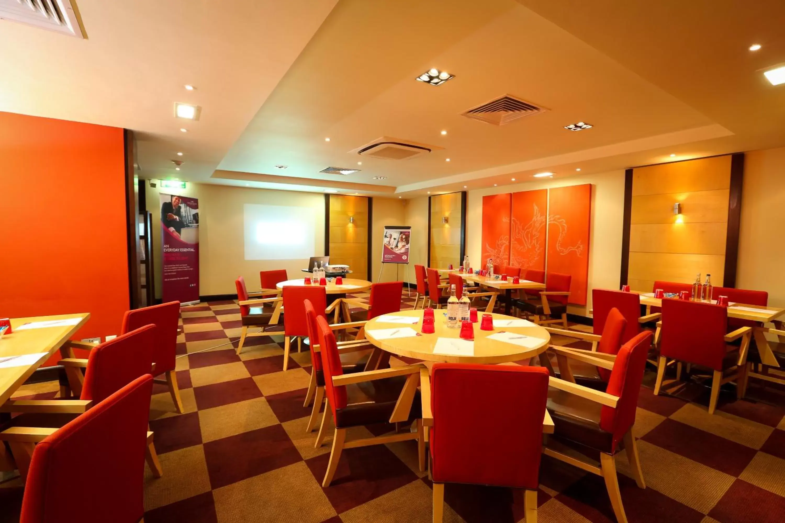 Meeting/conference room, Restaurant/Places to Eat in Crowne Plaza Manchester Airport