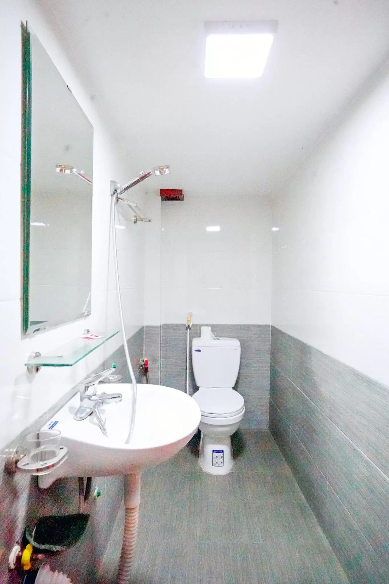 Twin Room with Bathroom in New Nhat Minh Hotel